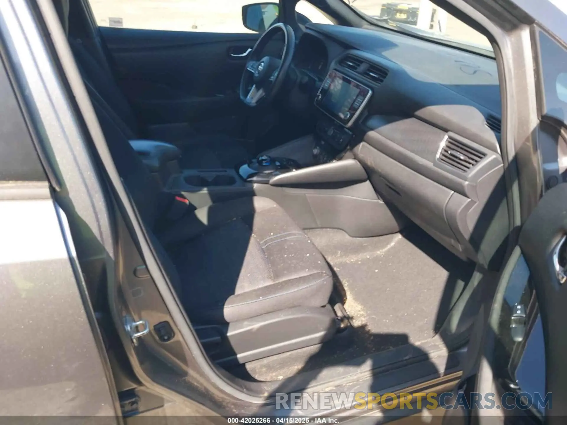 5 Photograph of a damaged car 1N4AZ1CP1LC309171 NISSAN LEAF 2020