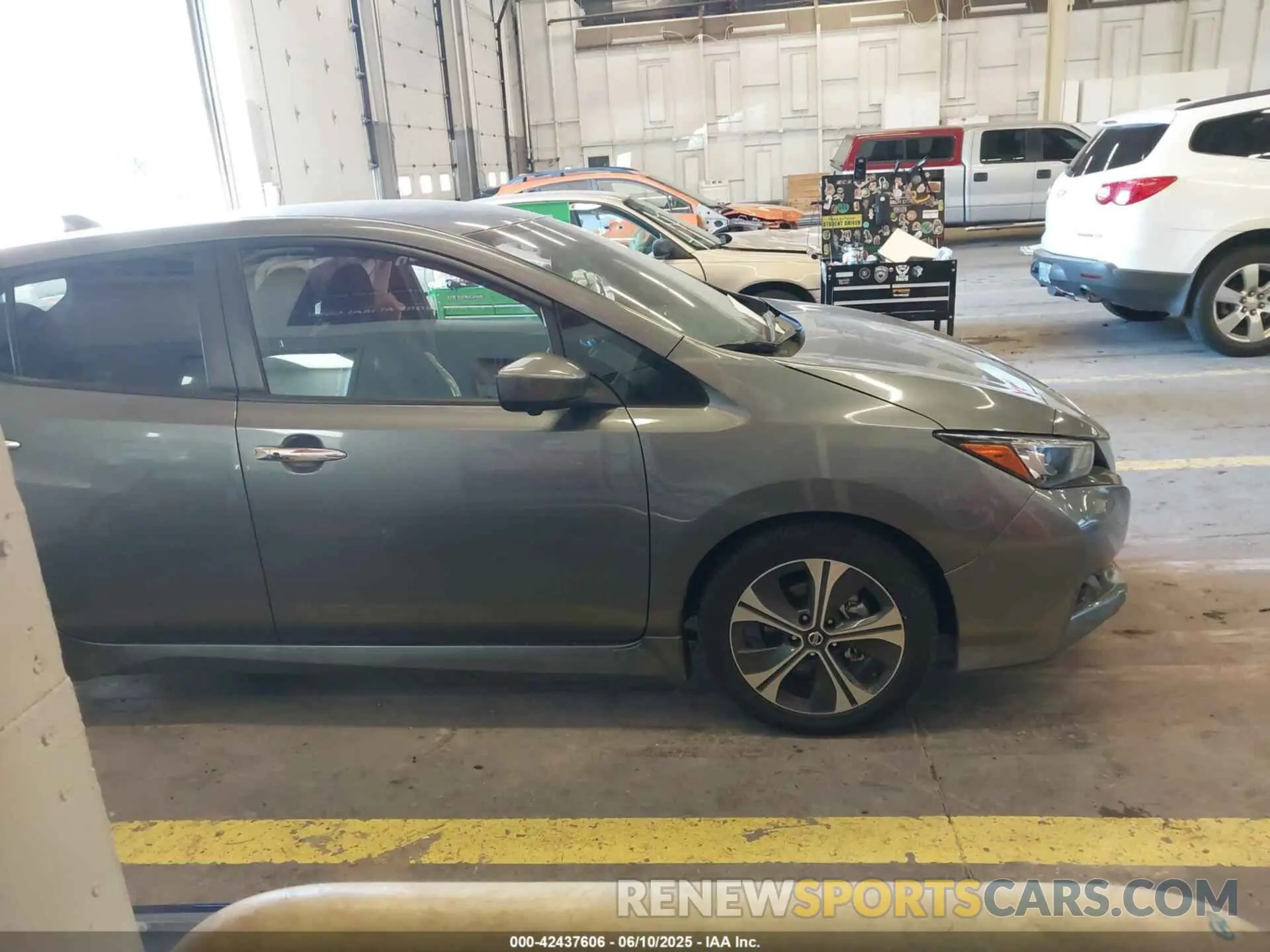 14 Photograph of a damaged car 1N4AZ1CP4LC305633 NISSAN LEAF 2020