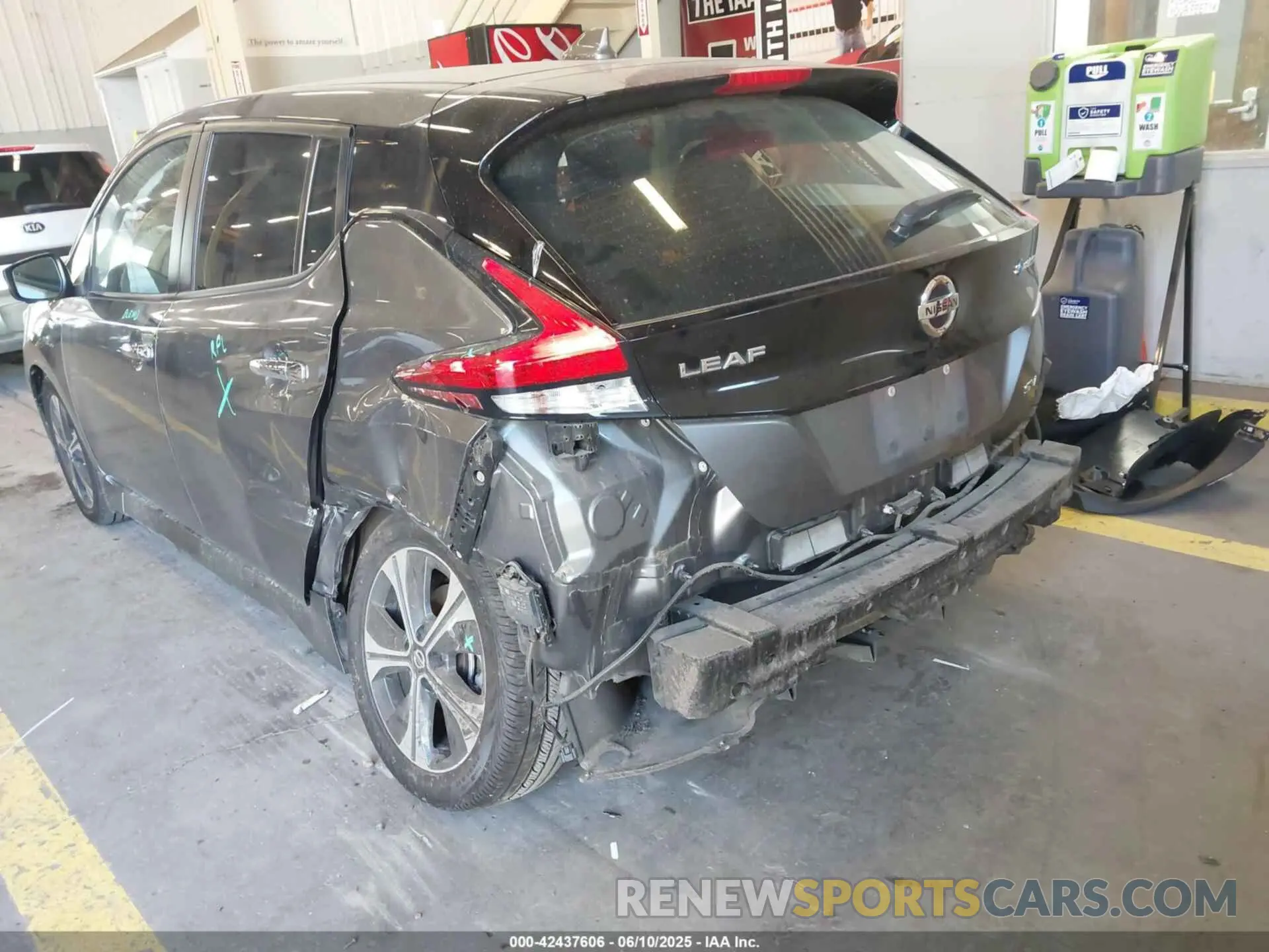 20 Photograph of a damaged car 1N4AZ1CP4LC305633 NISSAN LEAF 2020