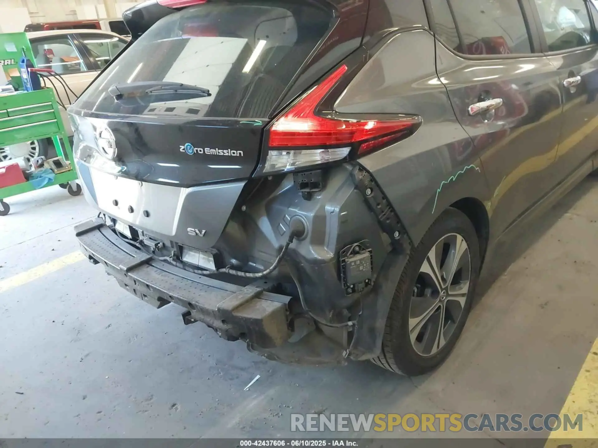 22 Photograph of a damaged car 1N4AZ1CP4LC305633 NISSAN LEAF 2020