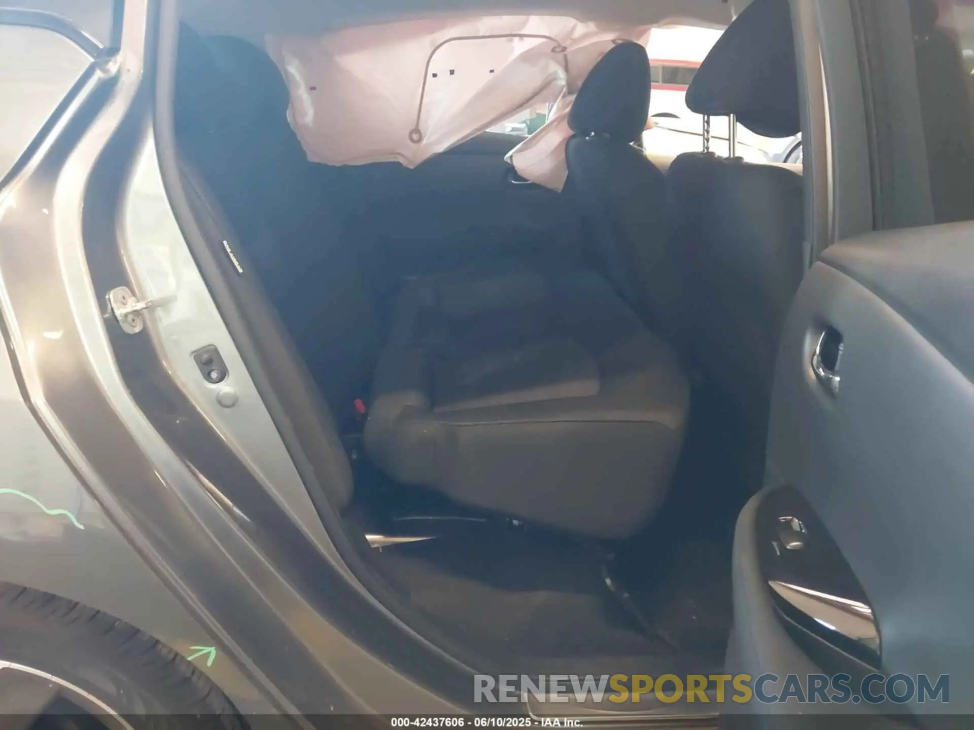 8 Photograph of a damaged car 1N4AZ1CP4LC305633 NISSAN LEAF 2020