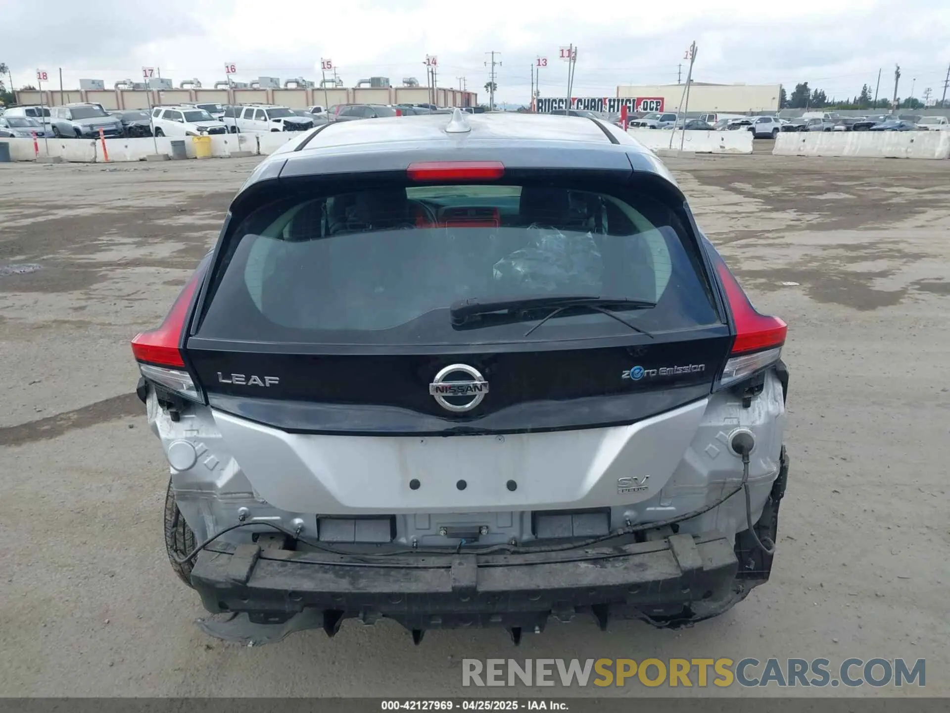 17 Photograph of a damaged car 1N4BZ1CP2LC311483 NISSAN LEAF 2020