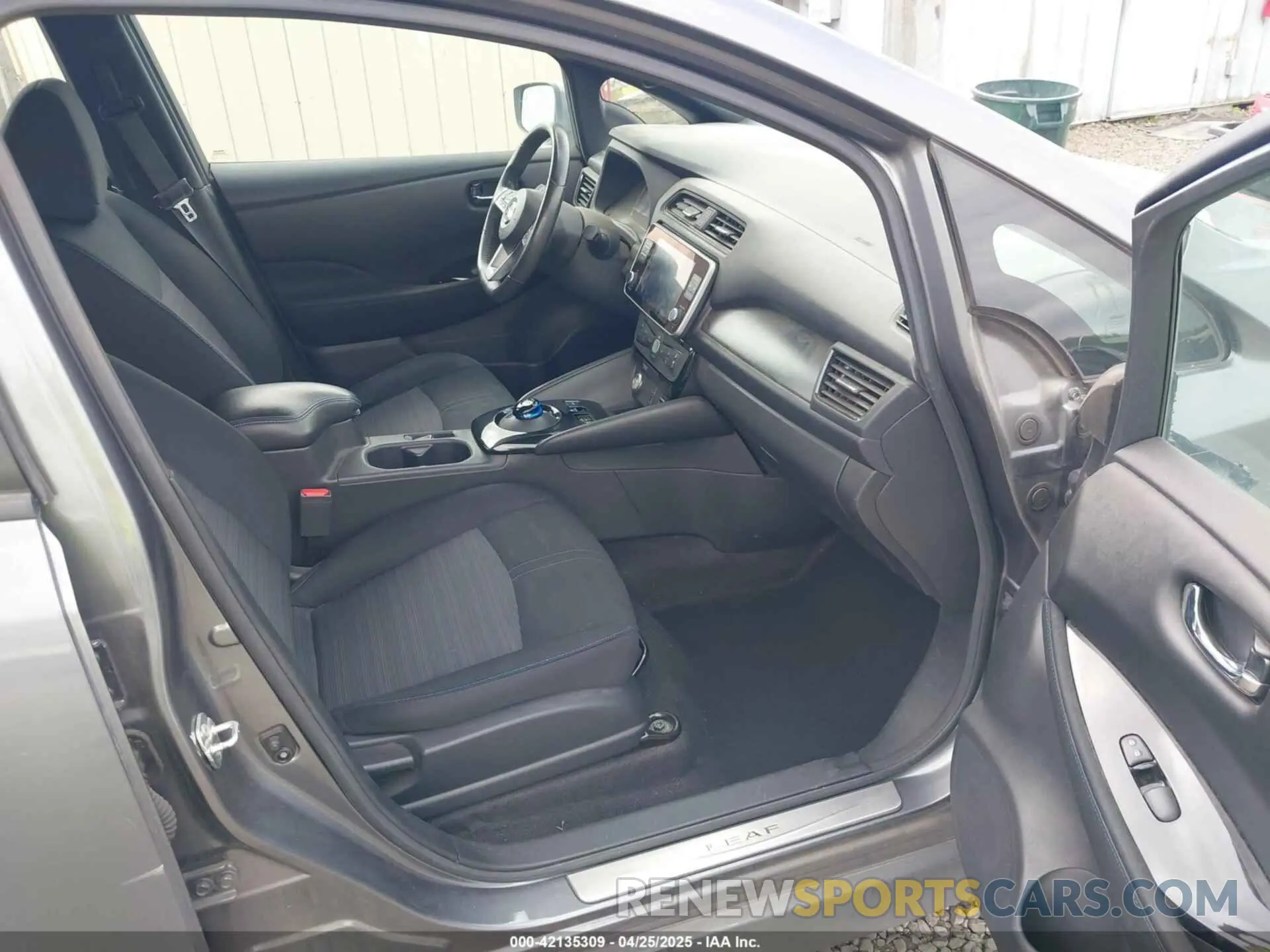 5 Photograph of a damaged car 1N4BZ1CP6LC304083 NISSAN LEAF 2020