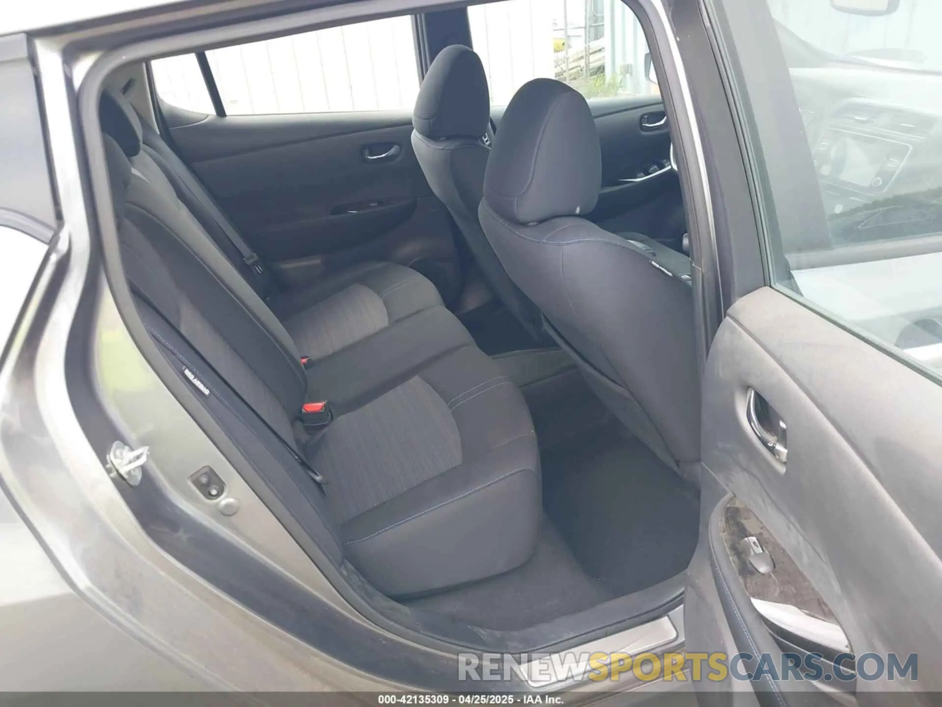 8 Photograph of a damaged car 1N4BZ1CP6LC304083 NISSAN LEAF 2020