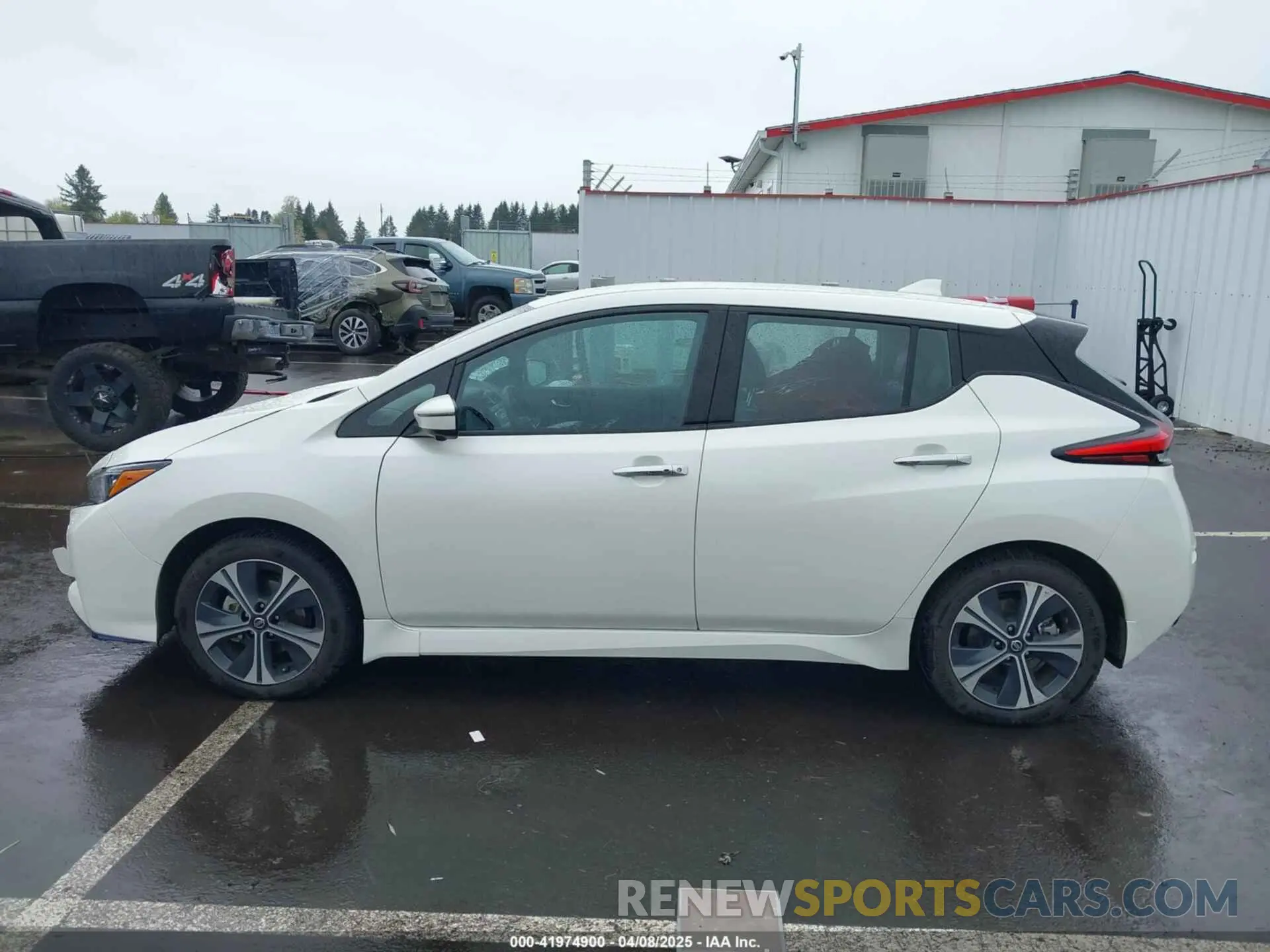 15 Photograph of a damaged car 1N4BZ1DP1LC310517 NISSAN LEAF 2020