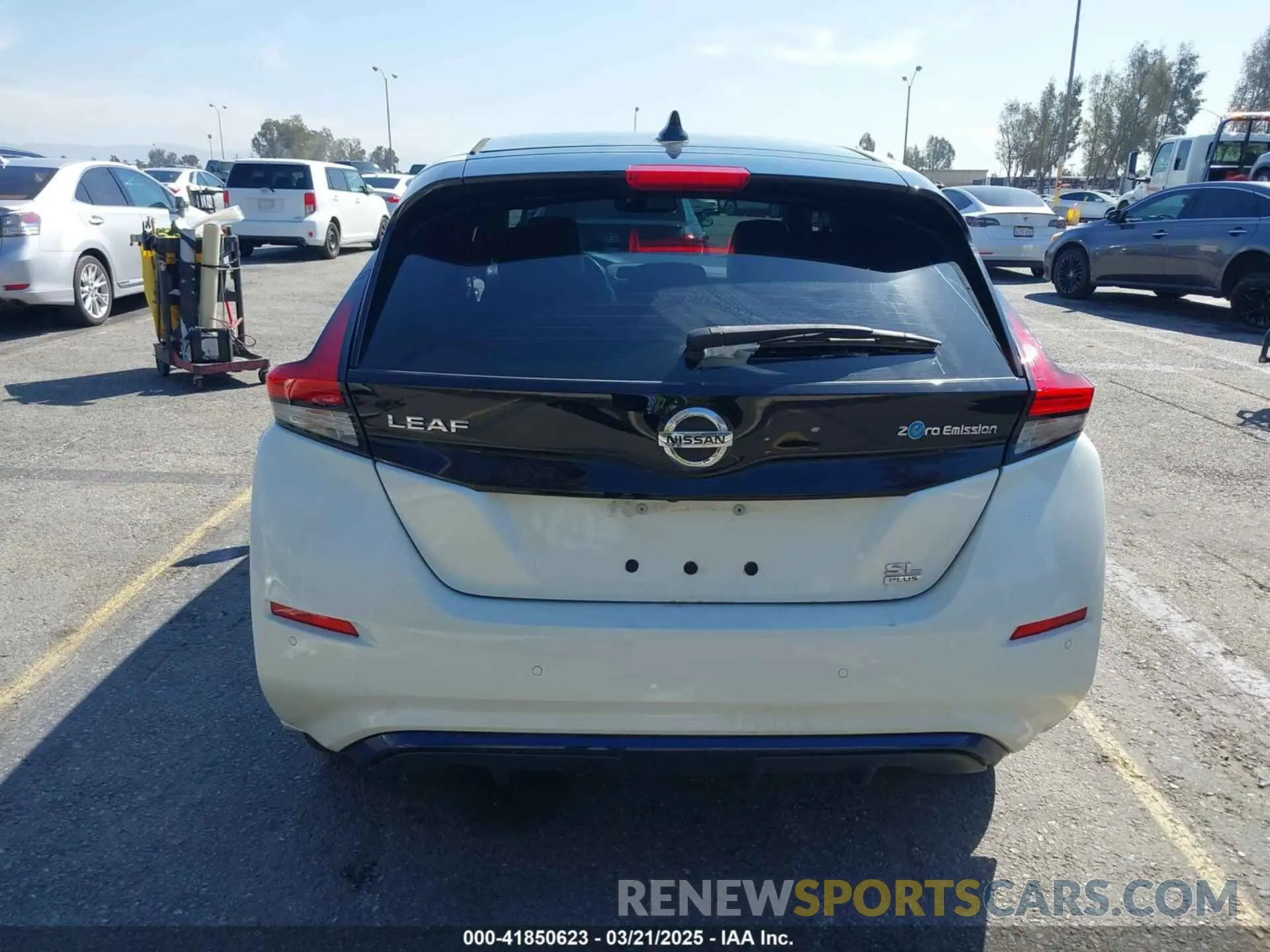 17 Photograph of a damaged car 1N4BZ1DPXLC308295 NISSAN LEAF 2020