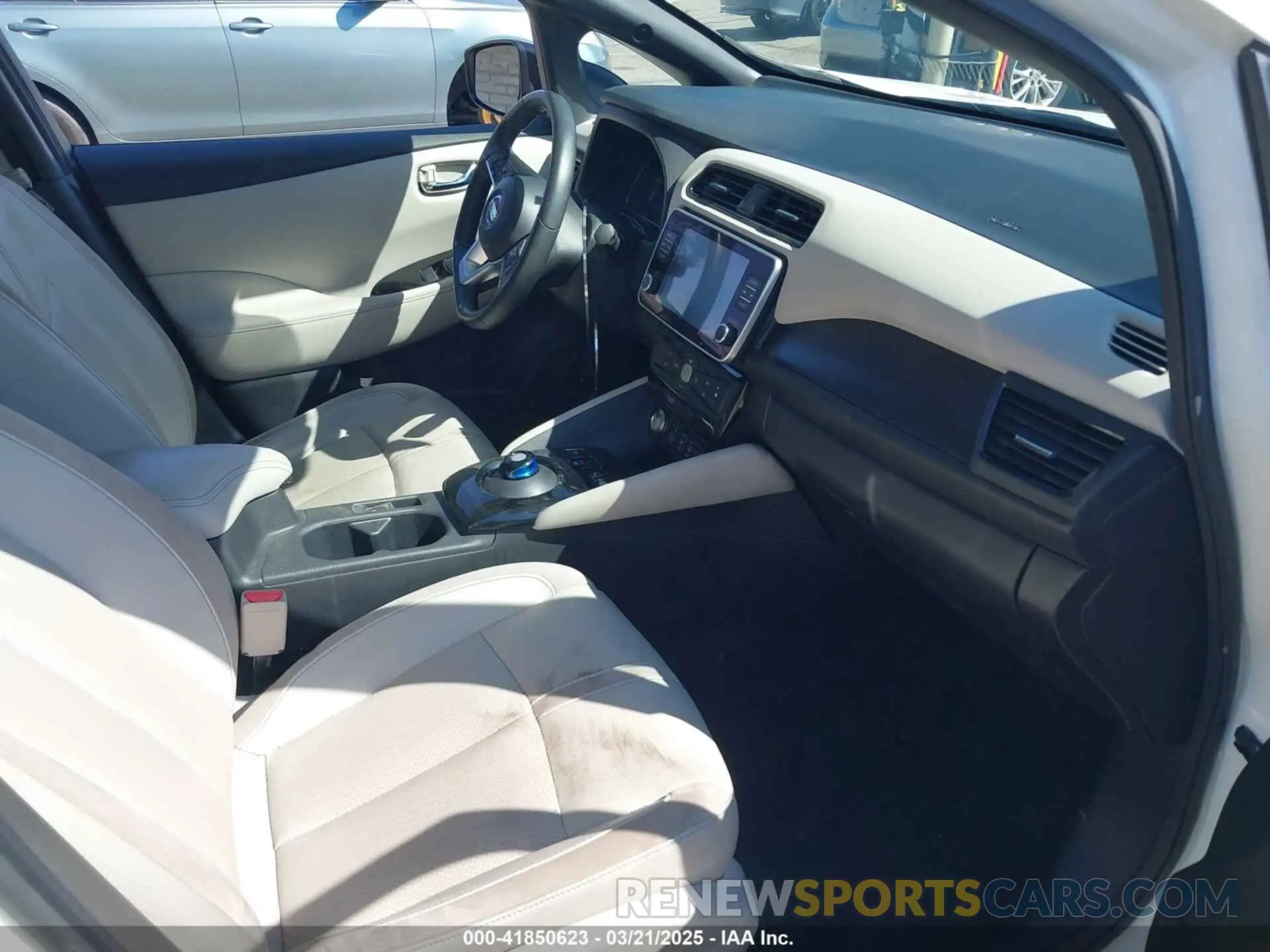 5 Photograph of a damaged car 1N4BZ1DPXLC308295 NISSAN LEAF 2020