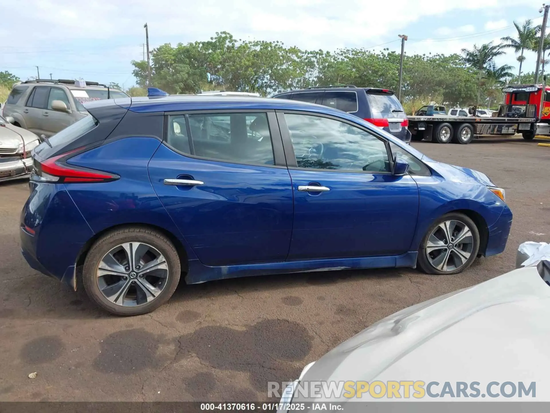 13 Photograph of a damaged car 1N4AZ1CV3MC555204 NISSAN LEAF 2021