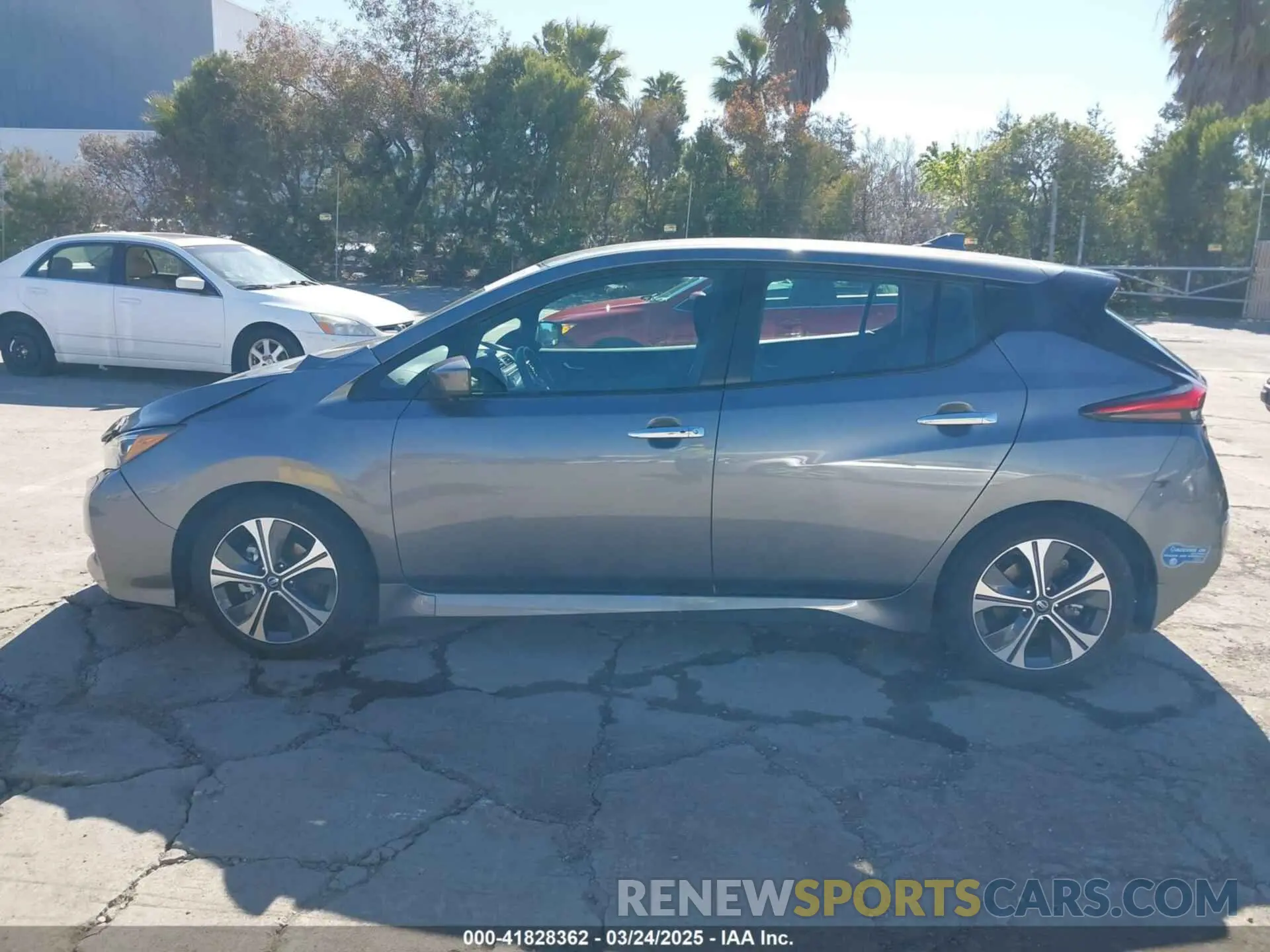 14 Photograph of a damaged car 1N4AZ1CV4MC551890 NISSAN LEAF 2021