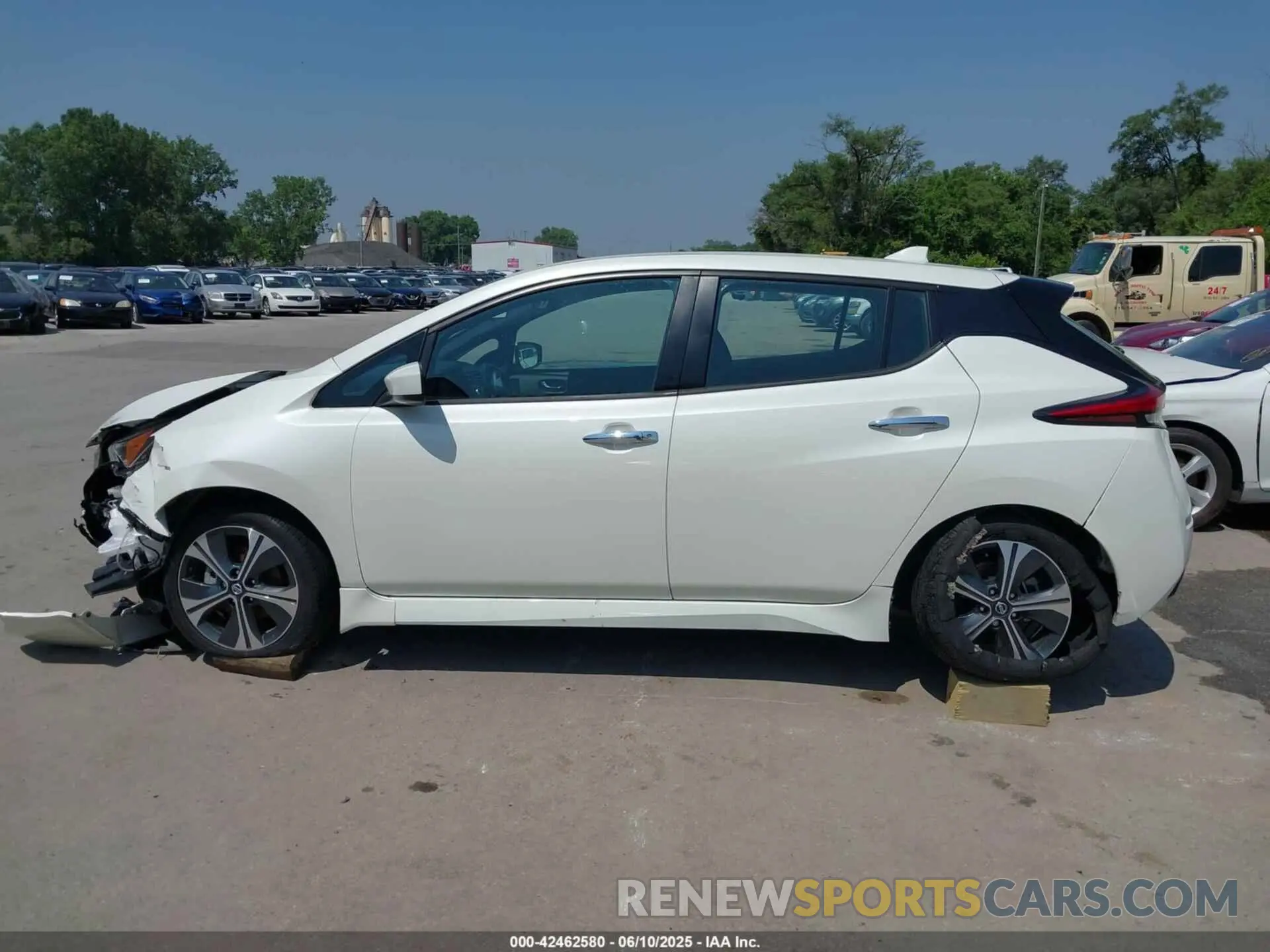 14 Photograph of a damaged car 1N4AZ1CV4MC553350 NISSAN LEAF 2021