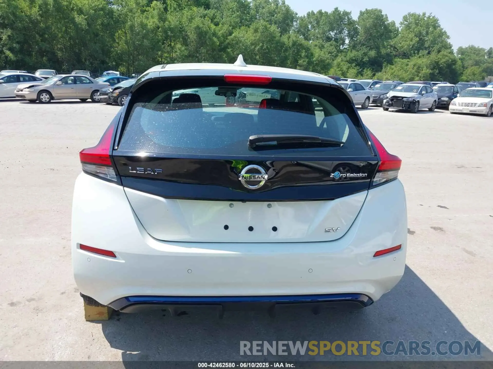 16 Photograph of a damaged car 1N4AZ1CV4MC553350 NISSAN LEAF 2021