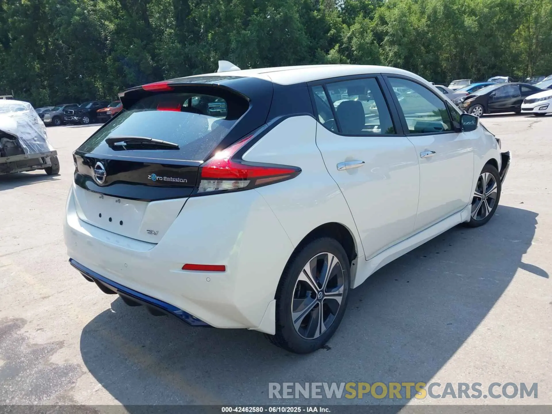 4 Photograph of a damaged car 1N4AZ1CV4MC553350 NISSAN LEAF 2021