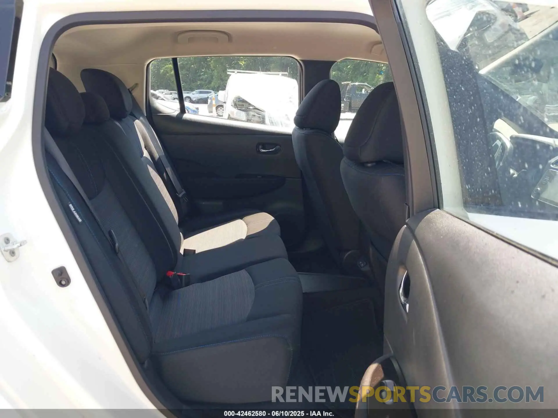 8 Photograph of a damaged car 1N4AZ1CV4MC553350 NISSAN LEAF 2021
