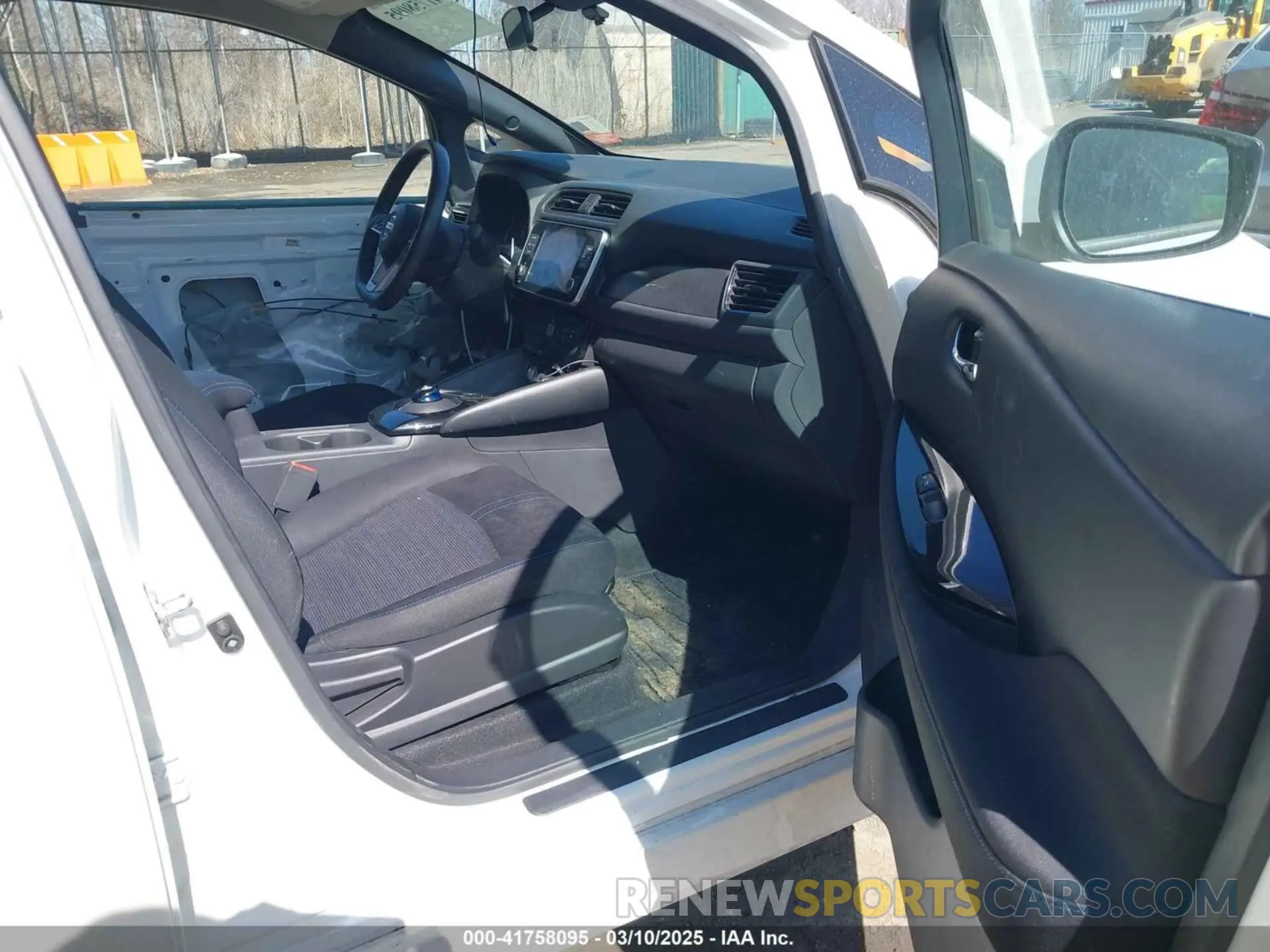 5 Photograph of a damaged car 1N4AZ1CV8MC556168 NISSAN LEAF 2021