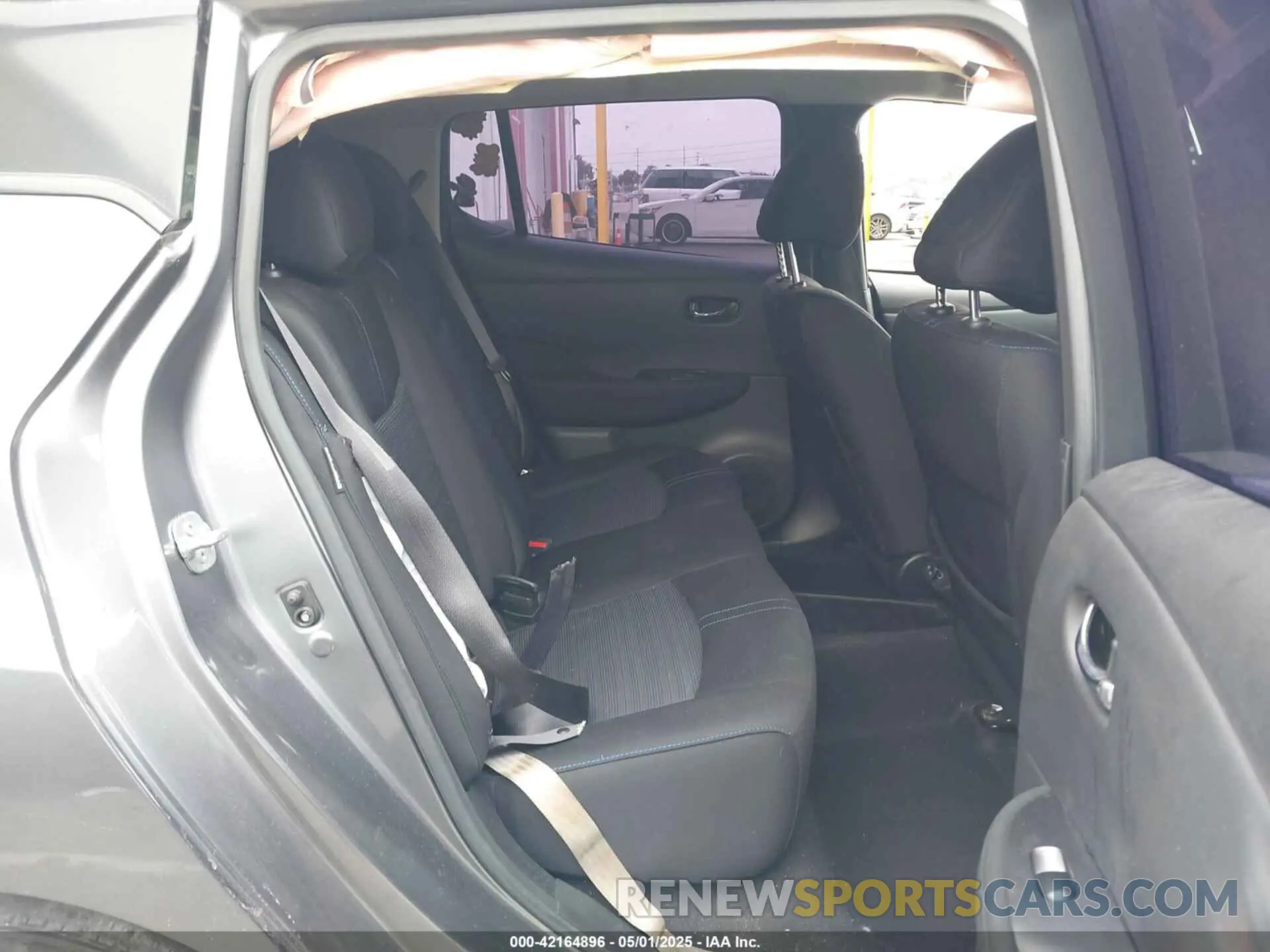 8 Photograph of a damaged car 1N4AZ1BV2NC557836 NISSAN LEAF 2022