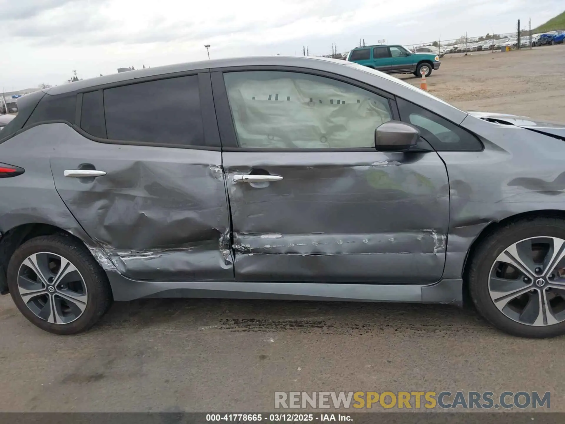 14 Photograph of a damaged car 1N4AZ1CV5NC555609 NISSAN LEAF 2022