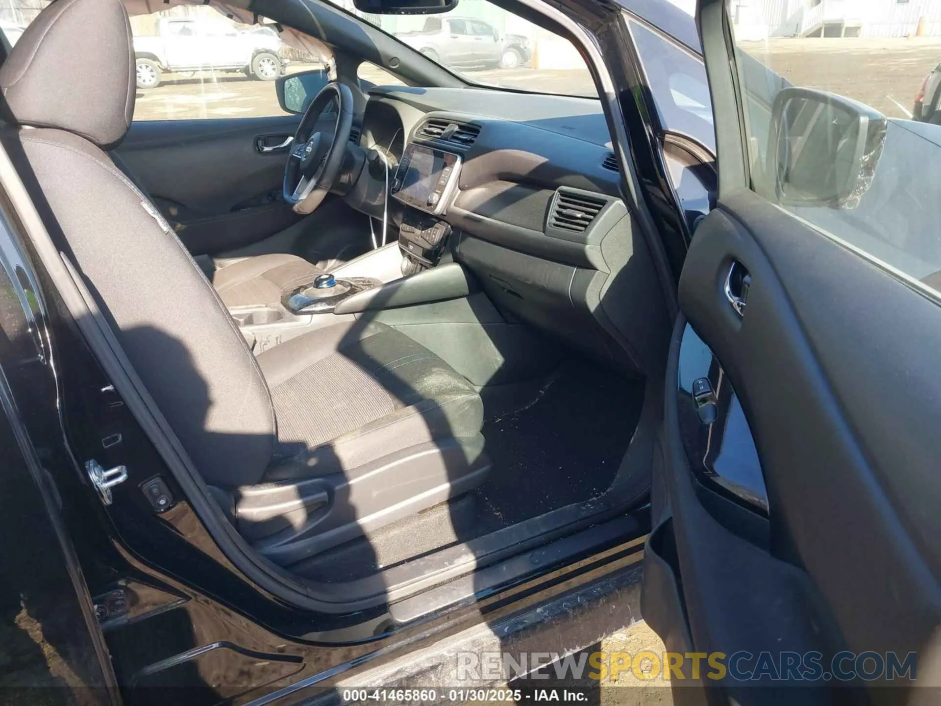 5 Photograph of a damaged car 1N4AZ1CV9NC561705 NISSAN LEAF 2022