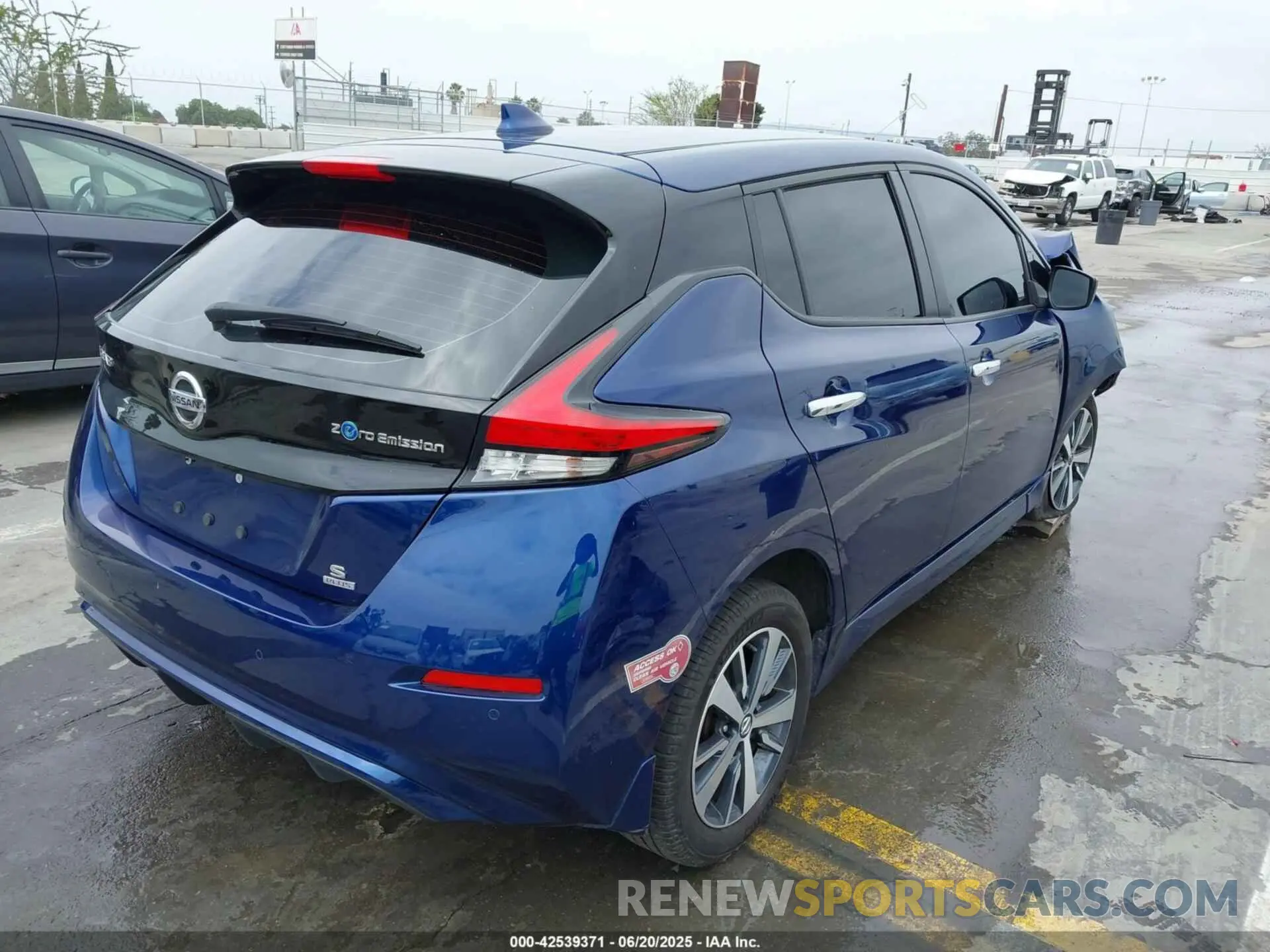 4 Photograph of a damaged car 1N4BZ1BV6NC561456 NISSAN LEAF 2022
