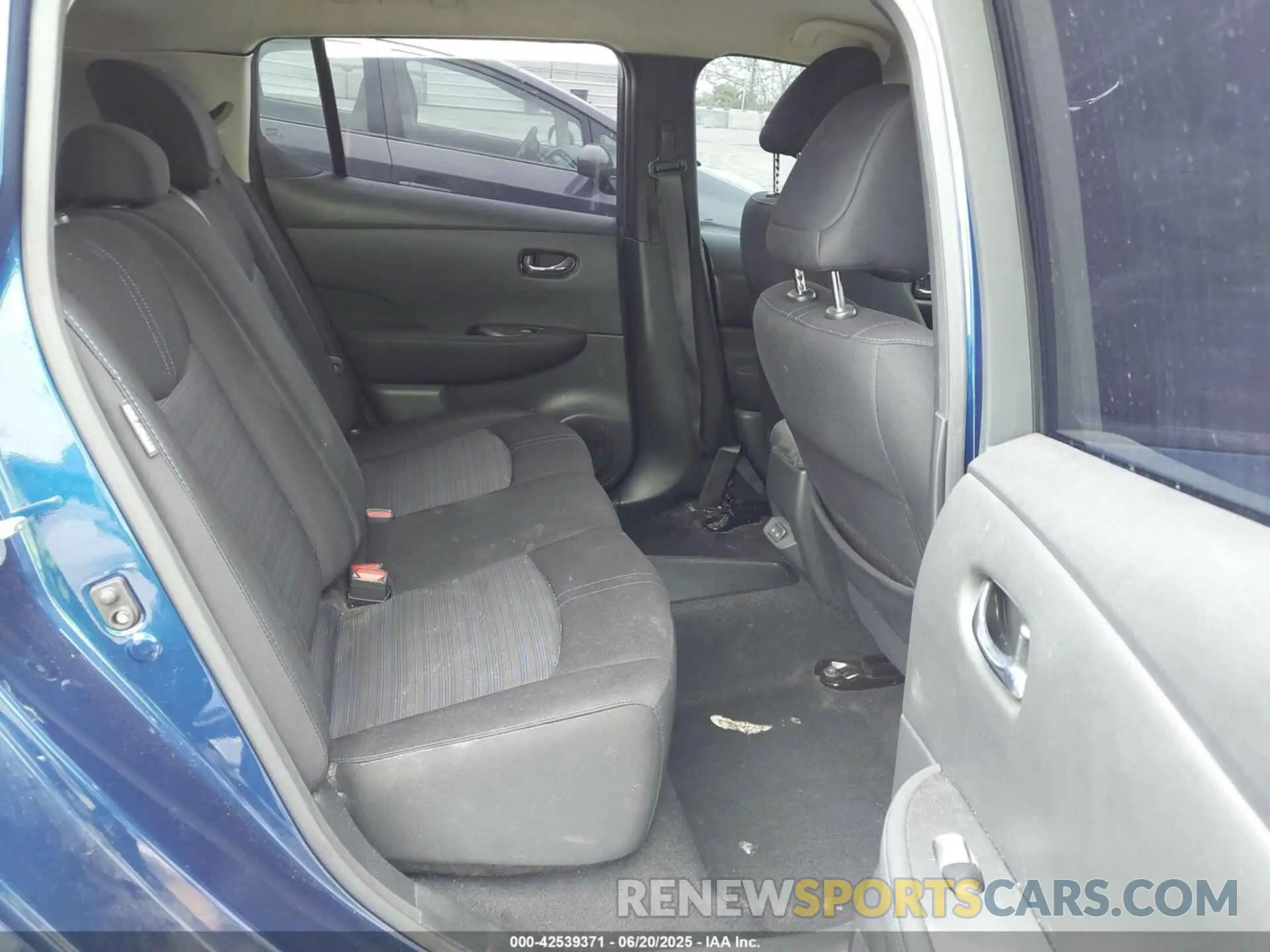 8 Photograph of a damaged car 1N4BZ1BV6NC561456 NISSAN LEAF 2022