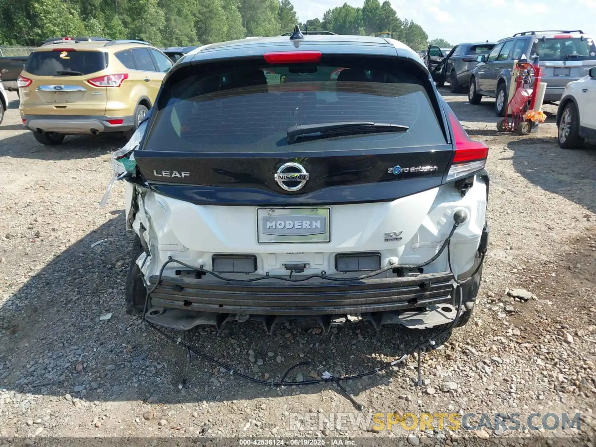 16 Photograph of a damaged car 1N4BZ1CV3NC563843 NISSAN LEAF 2022