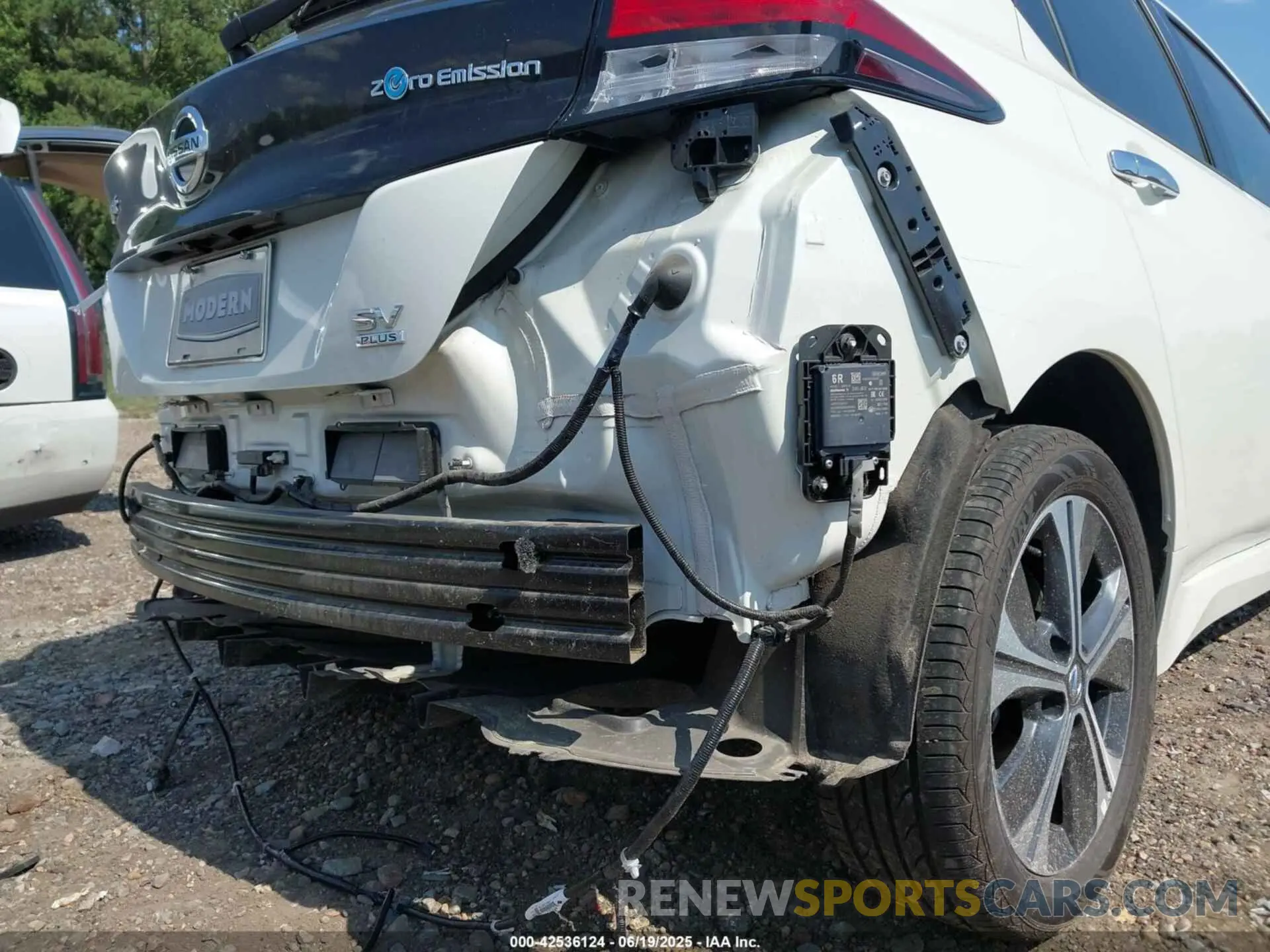 21 Photograph of a damaged car 1N4BZ1CV3NC563843 NISSAN LEAF 2022