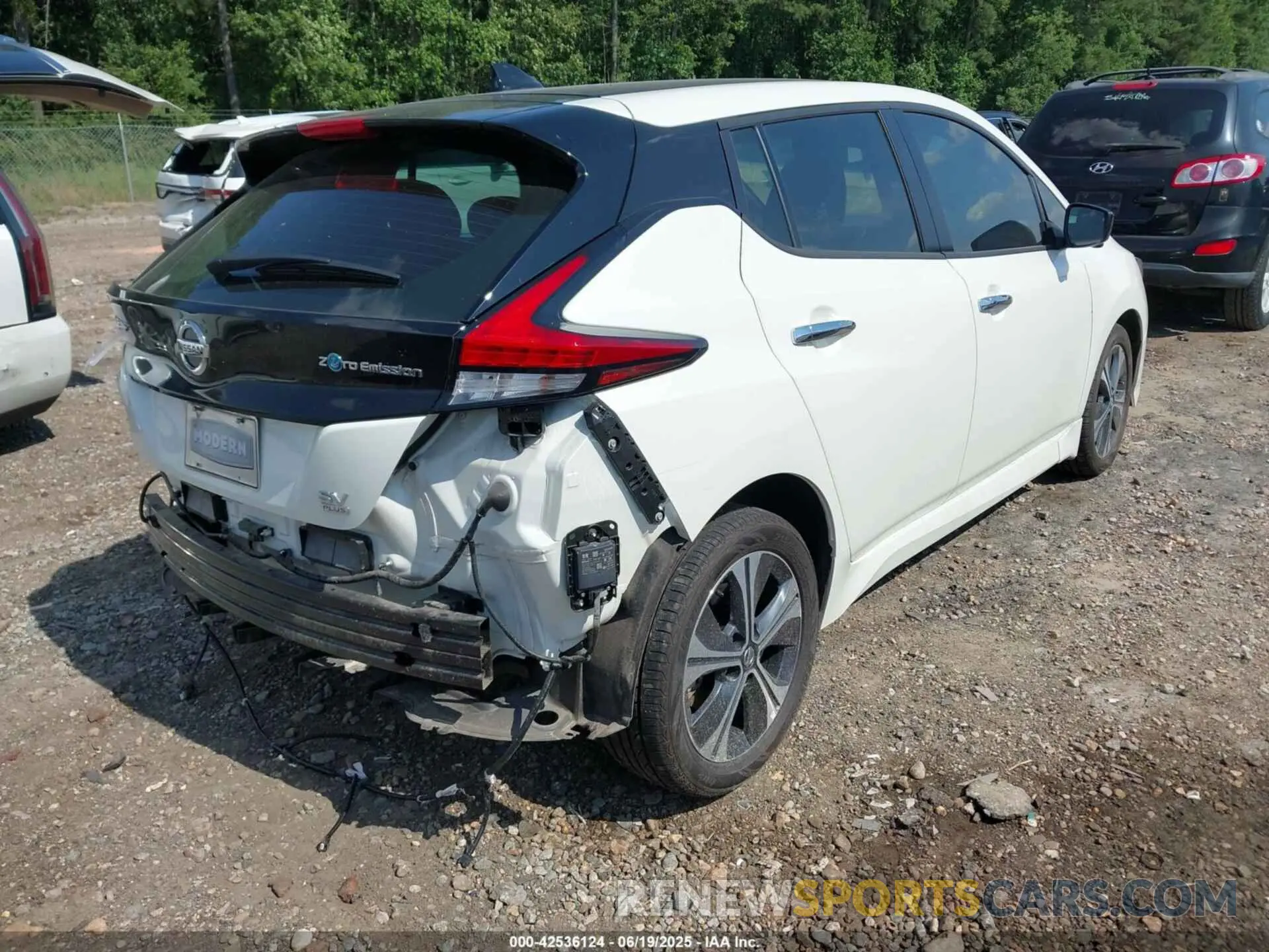 4 Photograph of a damaged car 1N4BZ1CV3NC563843 NISSAN LEAF 2022