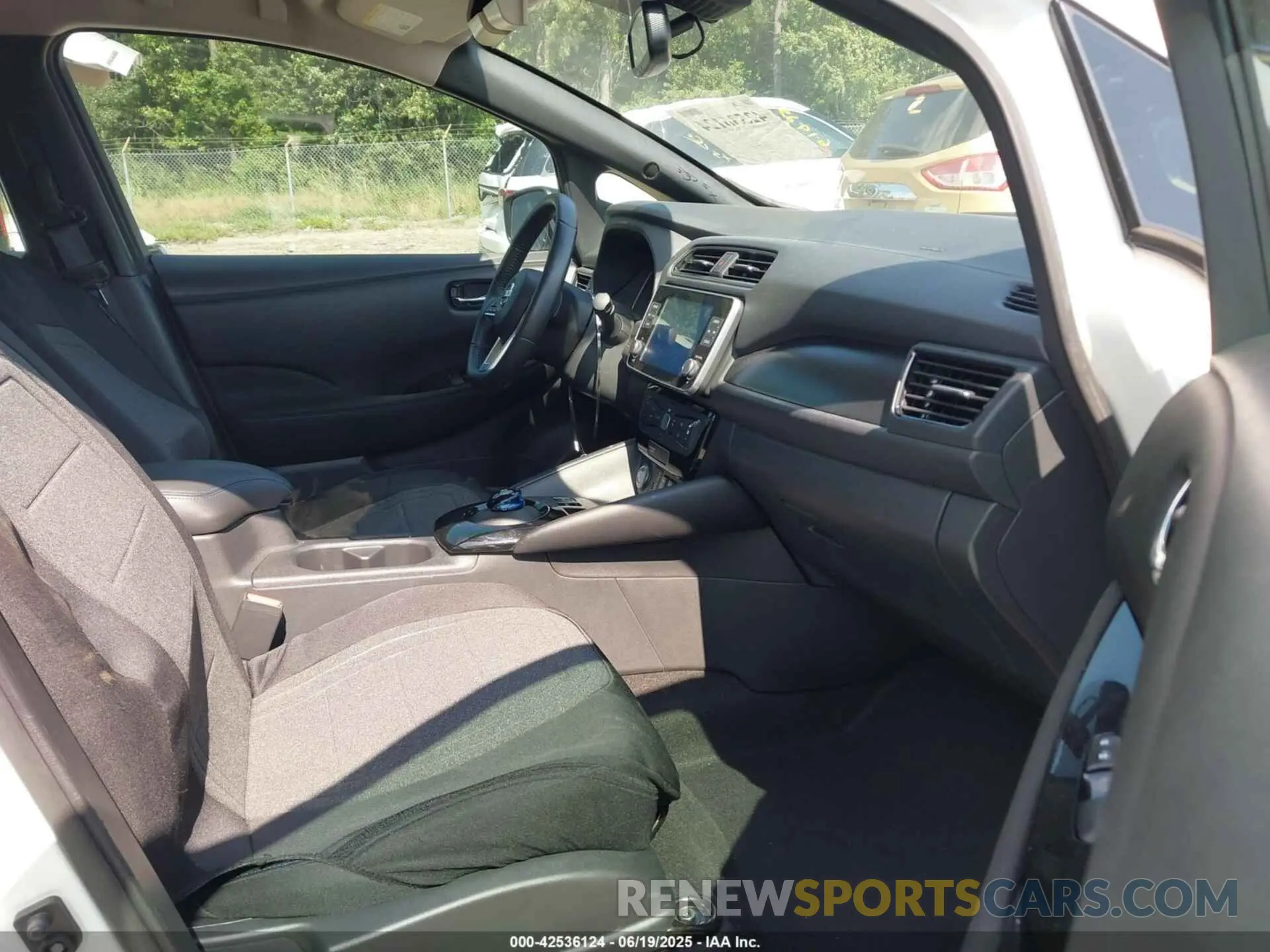 5 Photograph of a damaged car 1N4BZ1CV3NC563843 NISSAN LEAF 2022