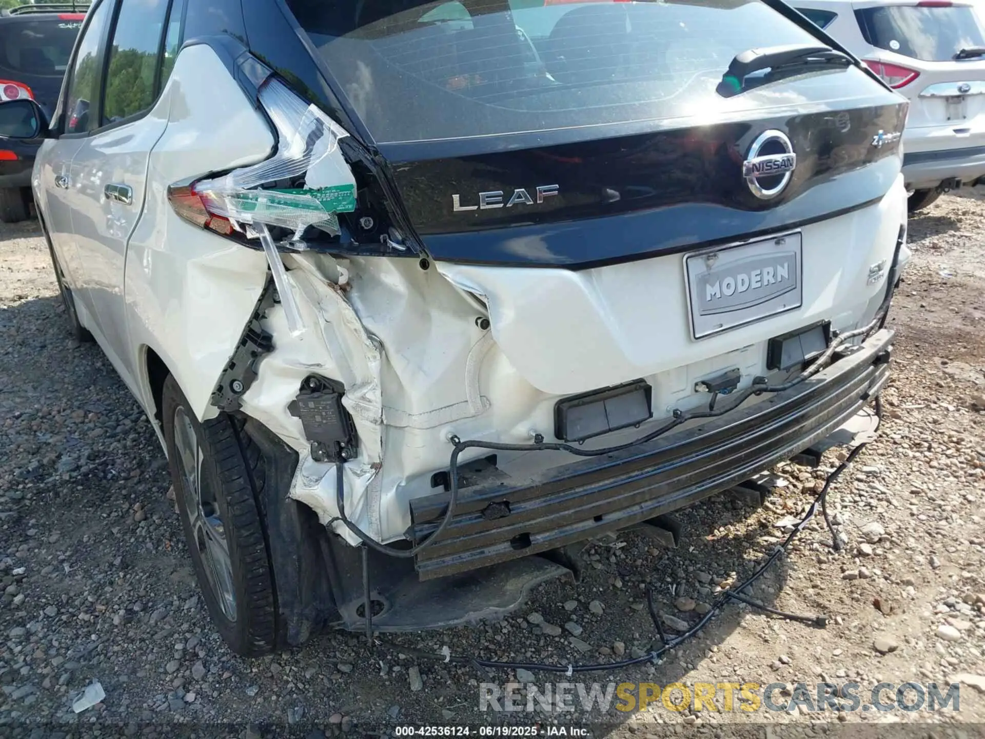 6 Photograph of a damaged car 1N4BZ1CV3NC563843 NISSAN LEAF 2022