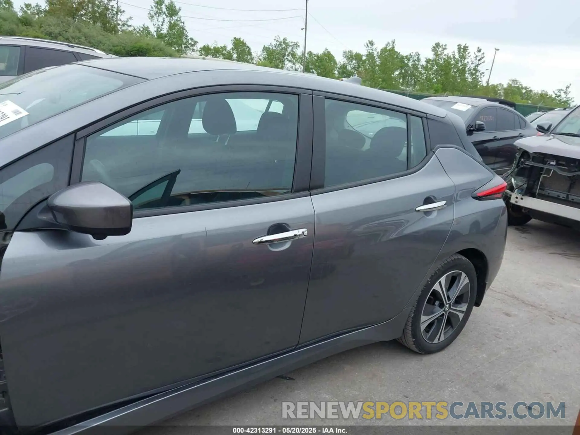 14 Photograph of a damaged car 1N4BZ1CV4NC562331 NISSAN LEAF 2022