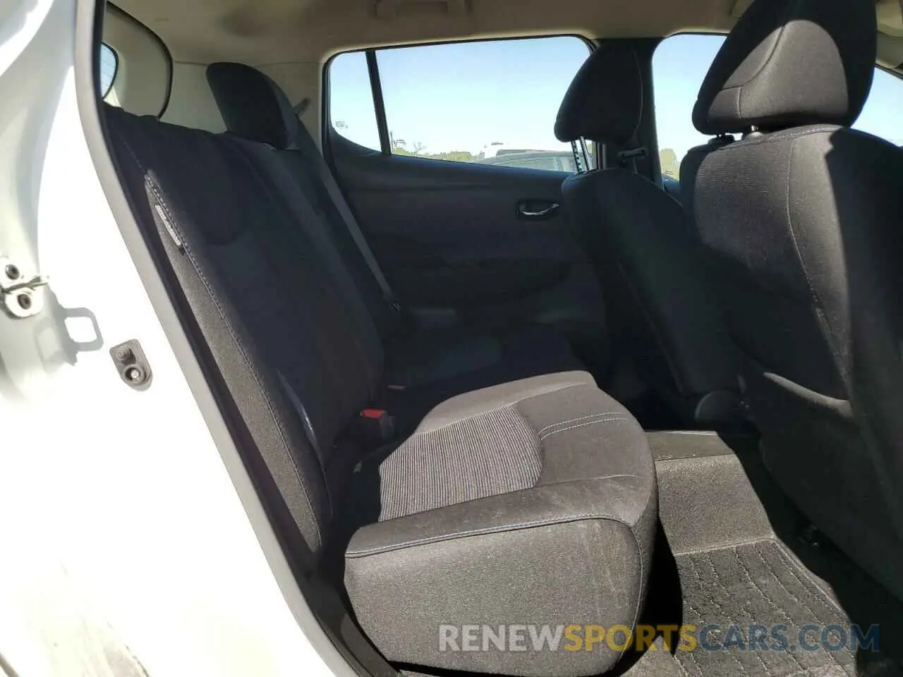 10 Photograph of a damaged car 1N4BZ1CV7NC552764 NISSAN LEAF 2022