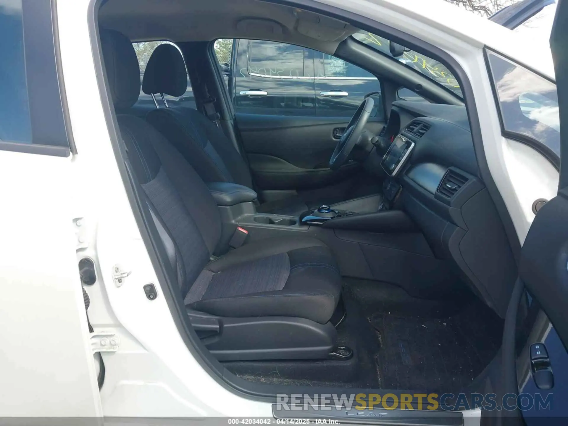 5 Photograph of a damaged car 1N4CZ1CV4PC557184 NISSAN LEAF 2023