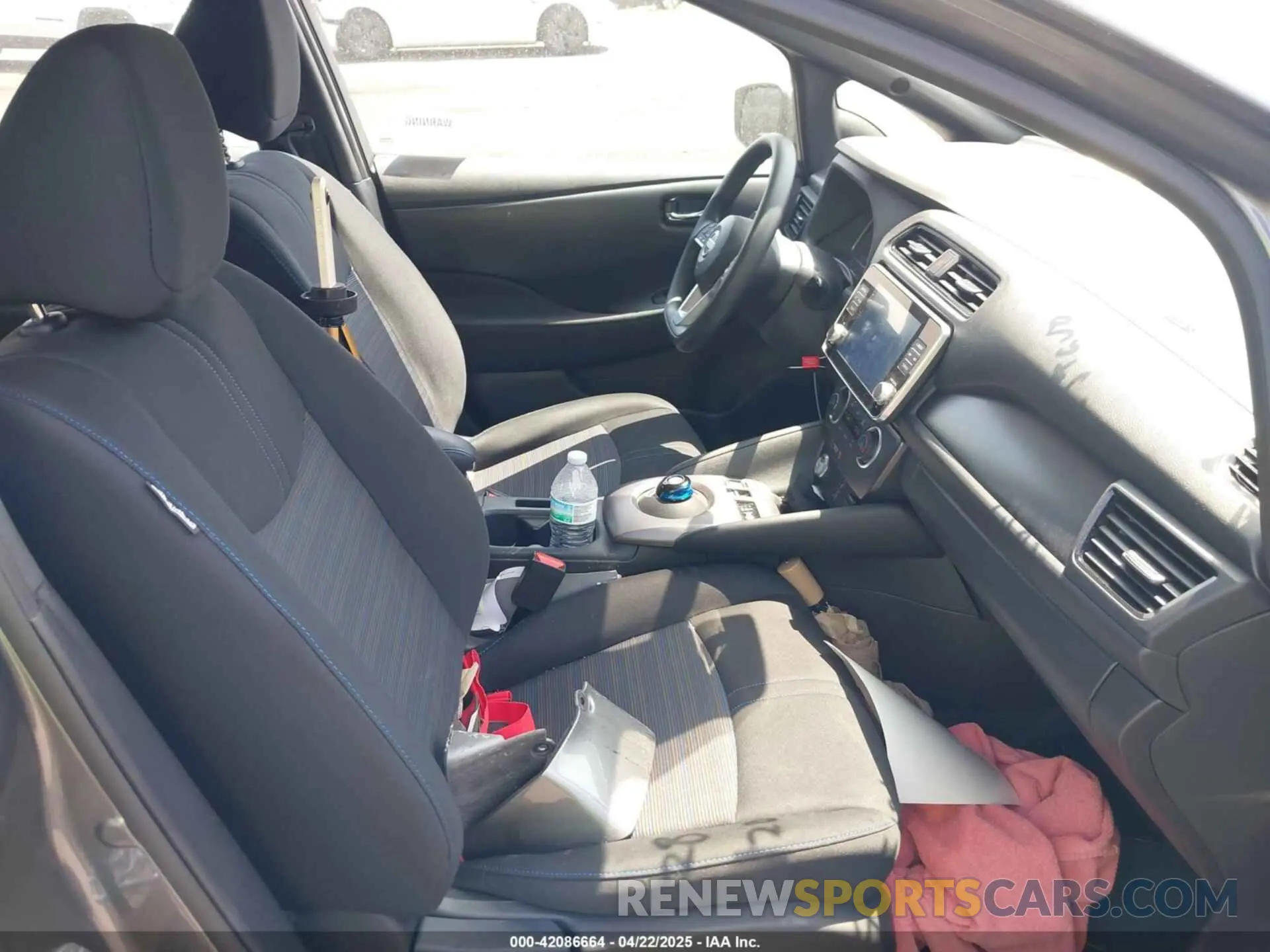 5 Photograph of a damaged car 1N4AZ1BV1SC550694 NISSAN LEAF 2025