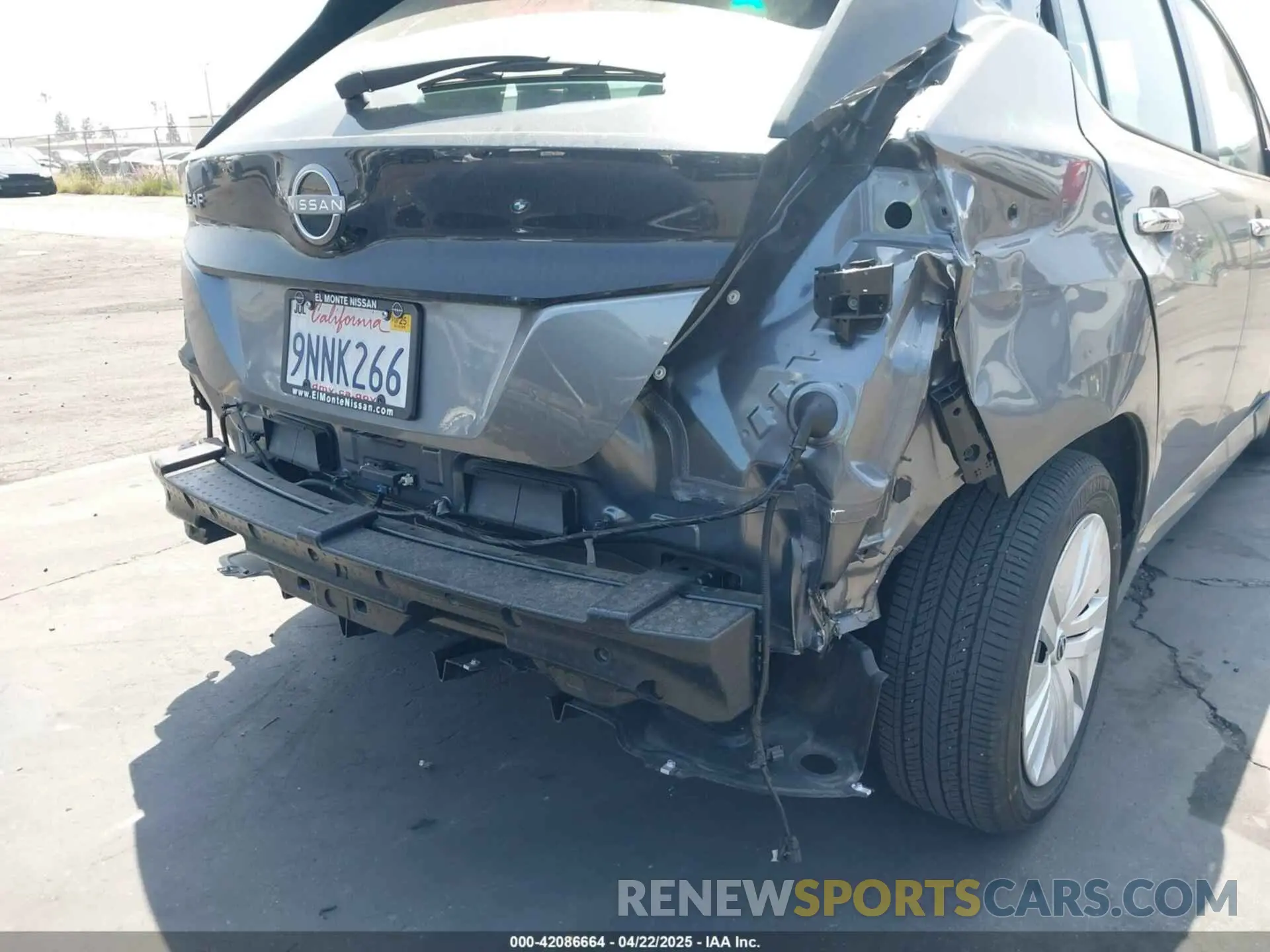 6 Photograph of a damaged car 1N4AZ1BV1SC550694 NISSAN LEAF 2025