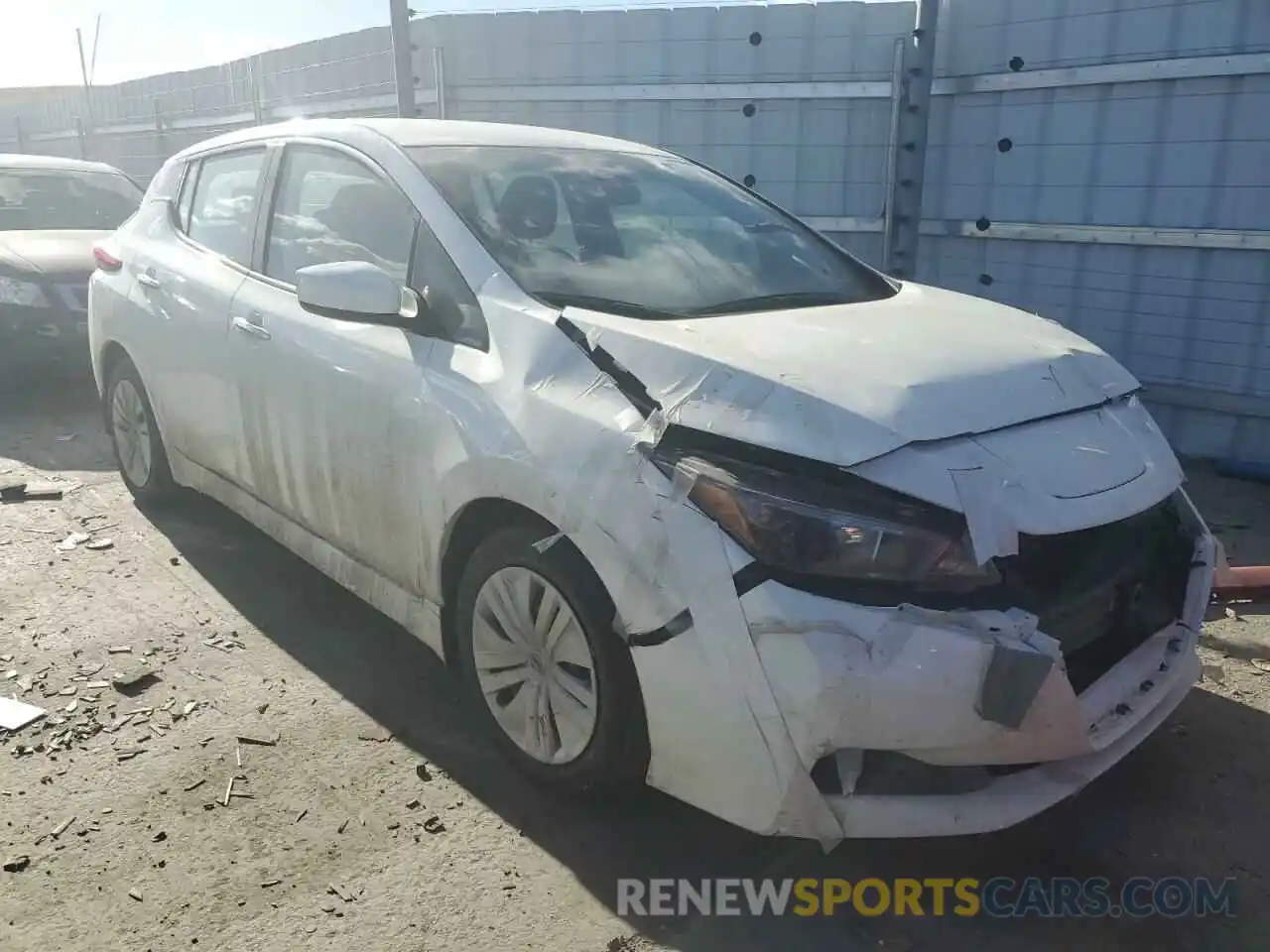 4 Photograph of a damaged car 1N4AZ1BV4SC557669 NISSAN LEAF 2025