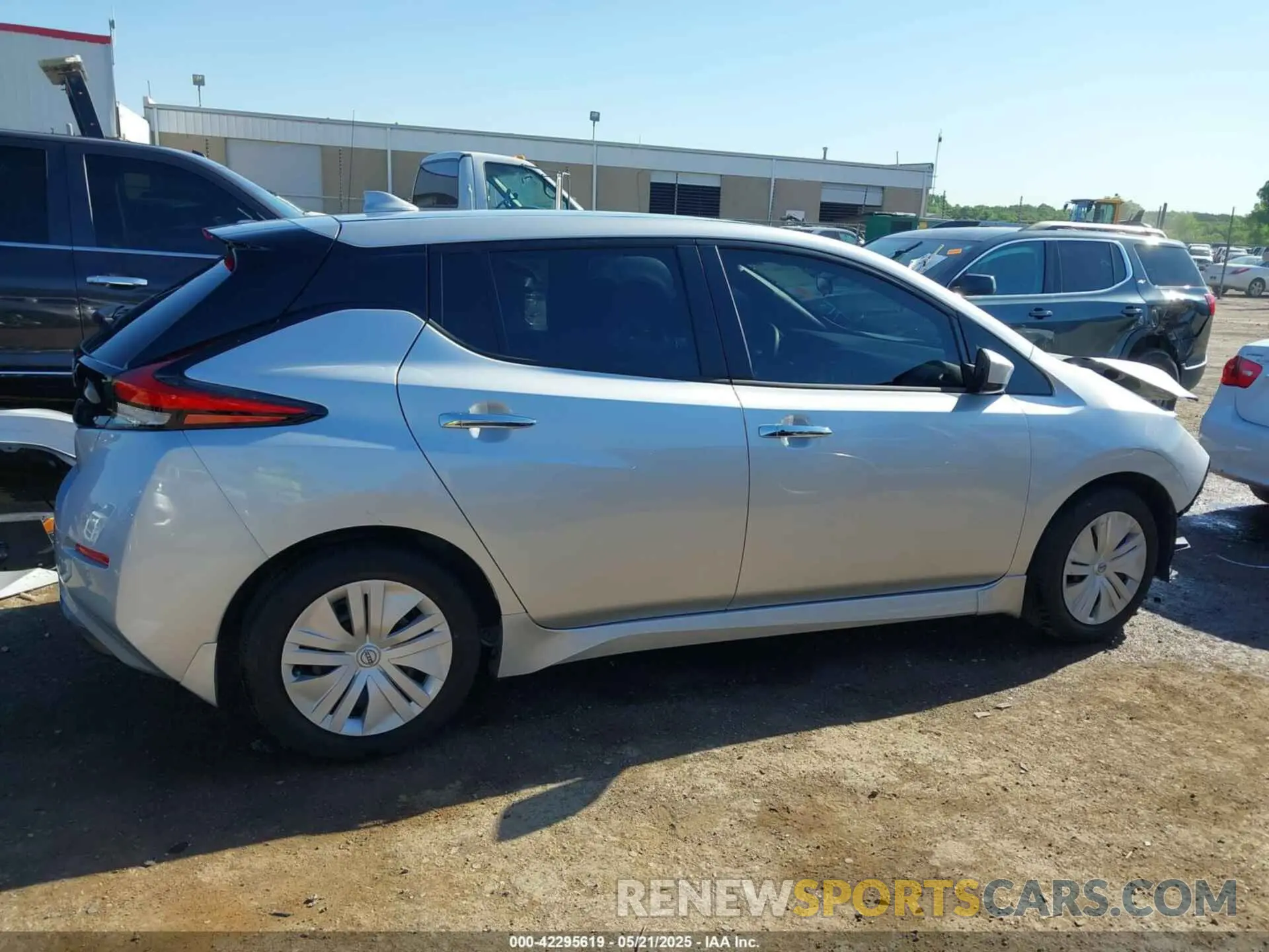 14 Photograph of a damaged car 1N4AZ1BV5SC550617 NISSAN LEAF 2025