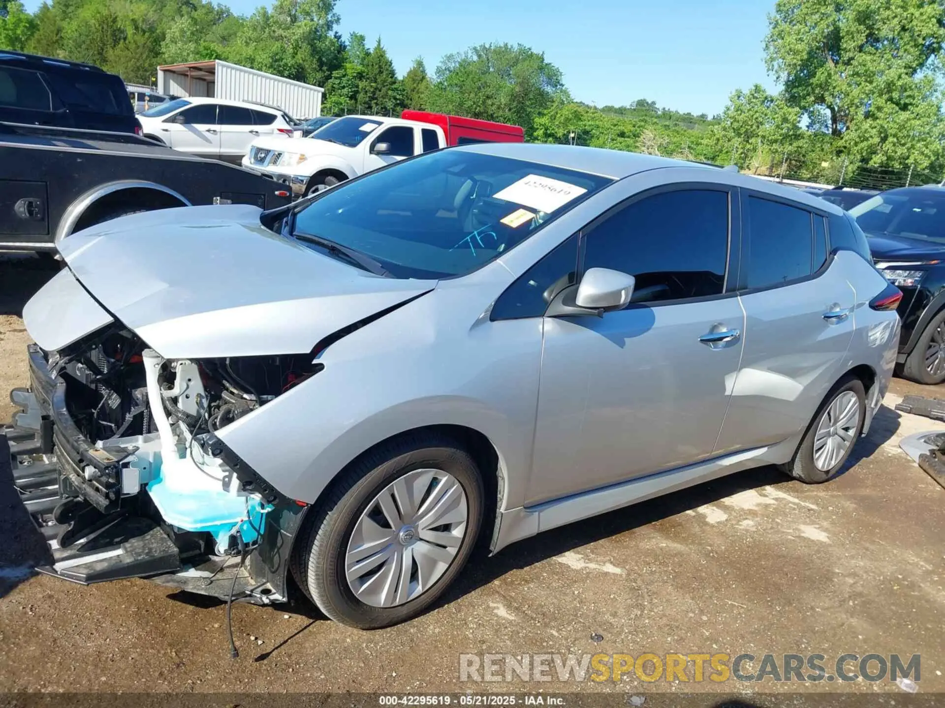 15 Photograph of a damaged car 1N4AZ1BV5SC550617 NISSAN LEAF 2025