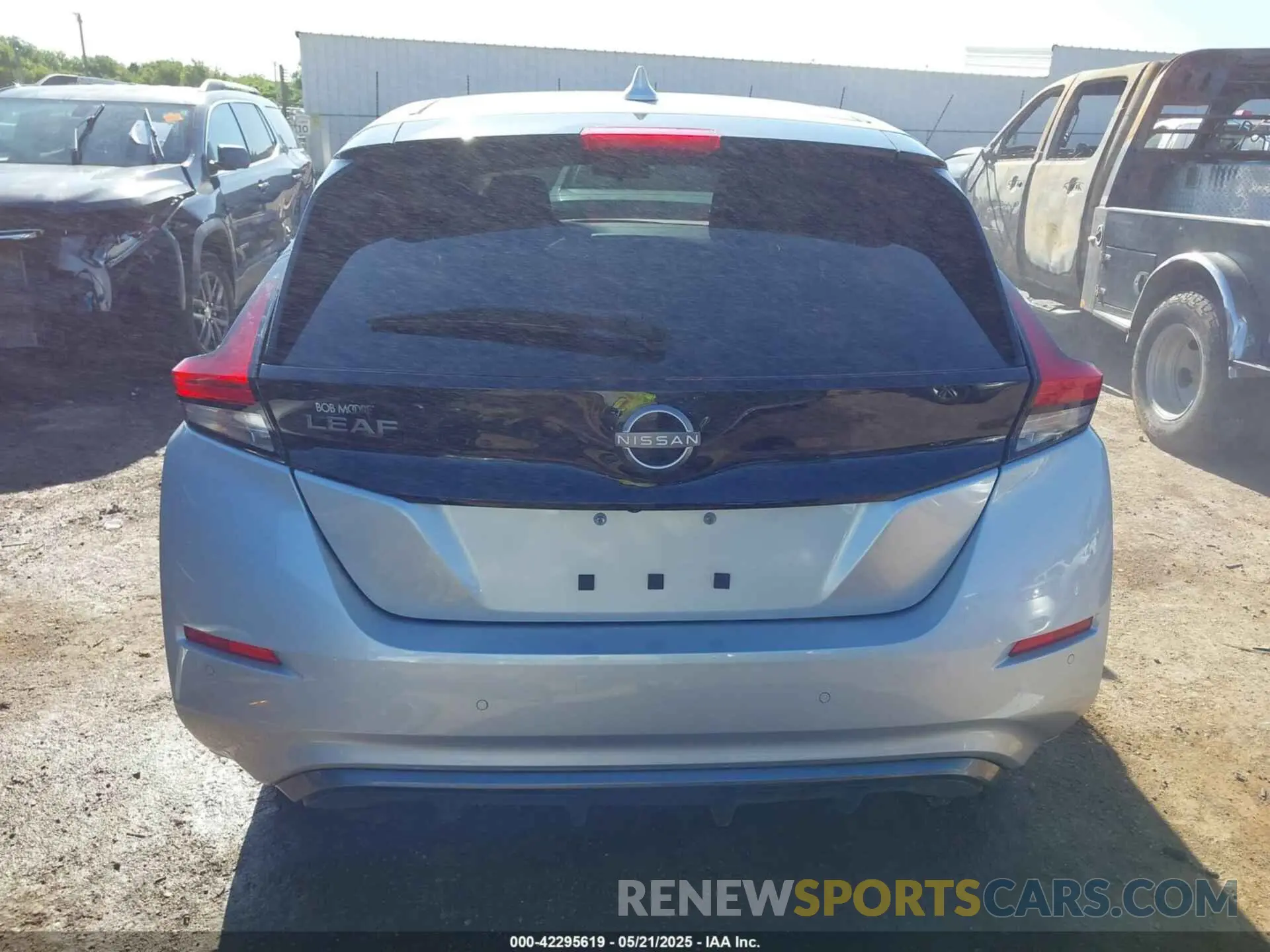 17 Photograph of a damaged car 1N4AZ1BV5SC550617 NISSAN LEAF 2025