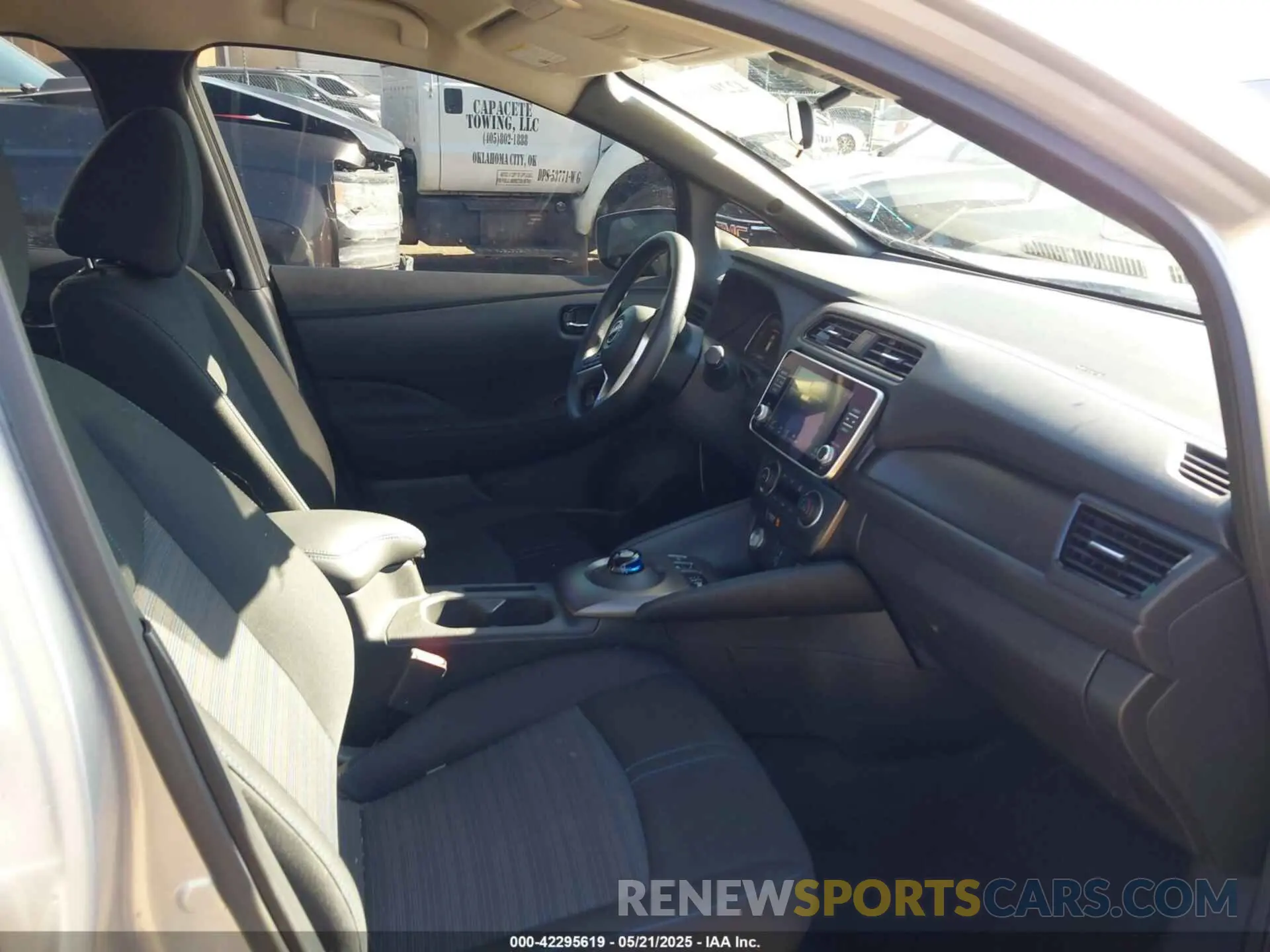 5 Photograph of a damaged car 1N4AZ1BV5SC550617 NISSAN LEAF 2025