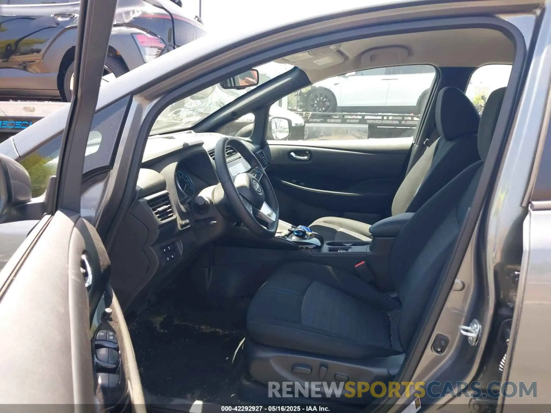 5 Photograph of a damaged car 1N4CZ1CV4SC558120 NISSAN LEAF 2025