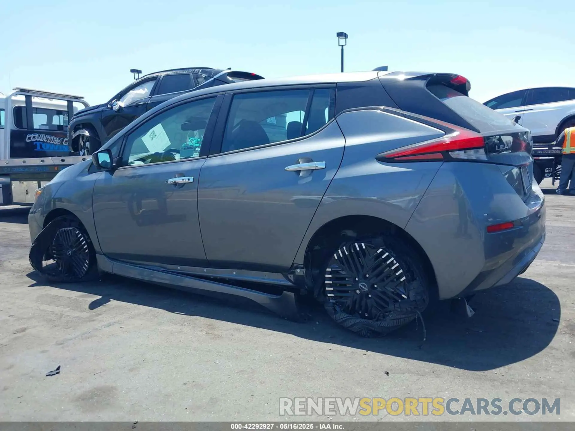 6 Photograph of a damaged car 1N4CZ1CV4SC558120 NISSAN LEAF 2025