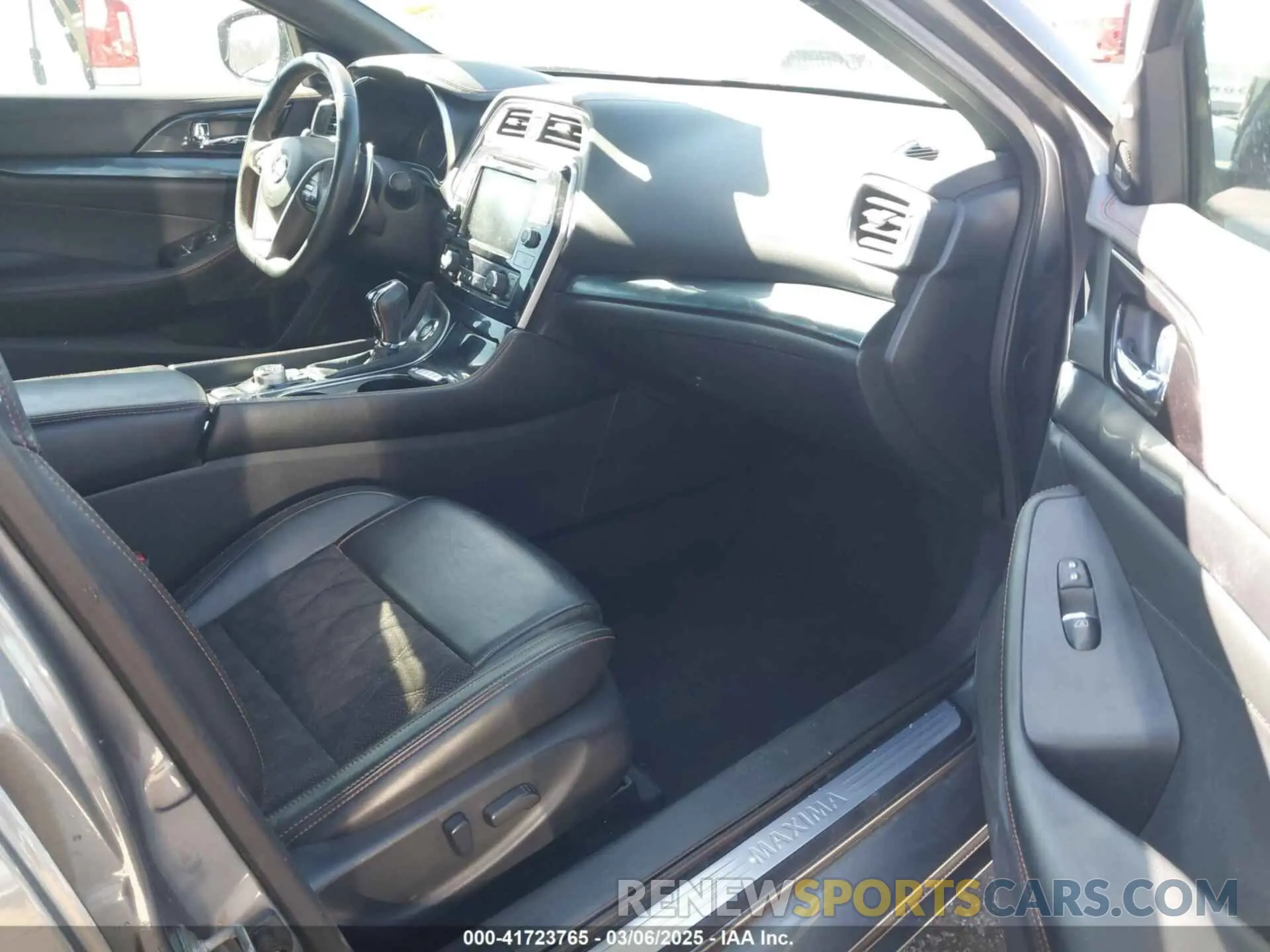 5 Photograph of a damaged car 1N4AA6AV0KC360617 NISSAN MAXIMA 2019