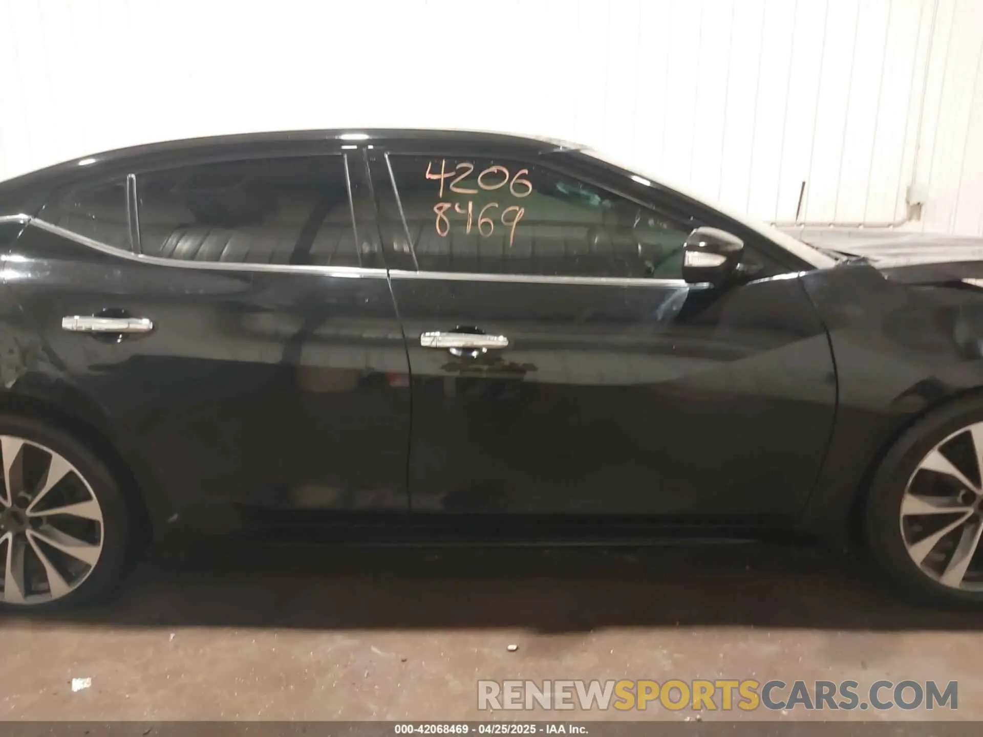 14 Photograph of a damaged car 1N4AA6AV0KC366322 NISSAN MAXIMA 2019