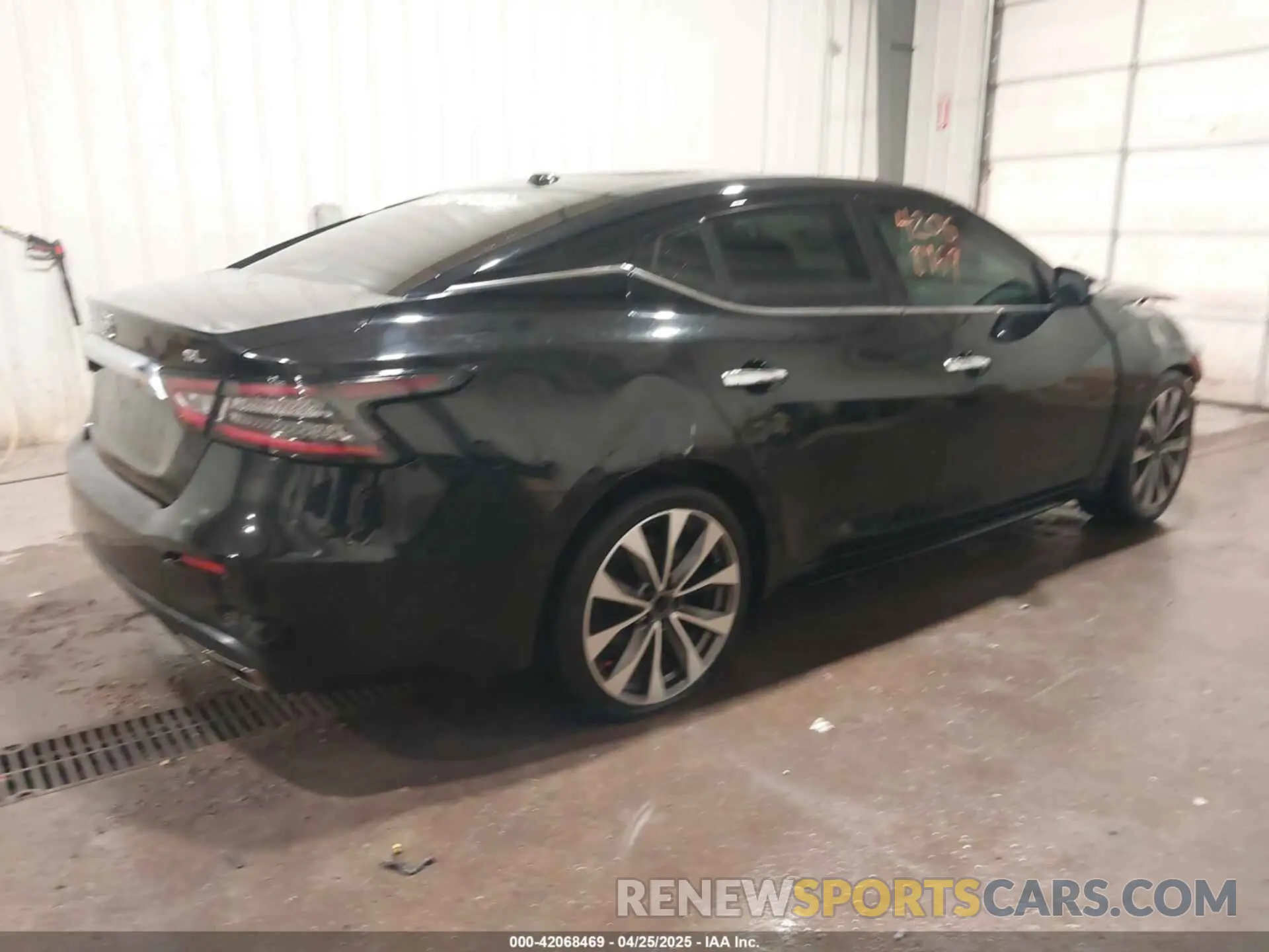 4 Photograph of a damaged car 1N4AA6AV0KC366322 NISSAN MAXIMA 2019