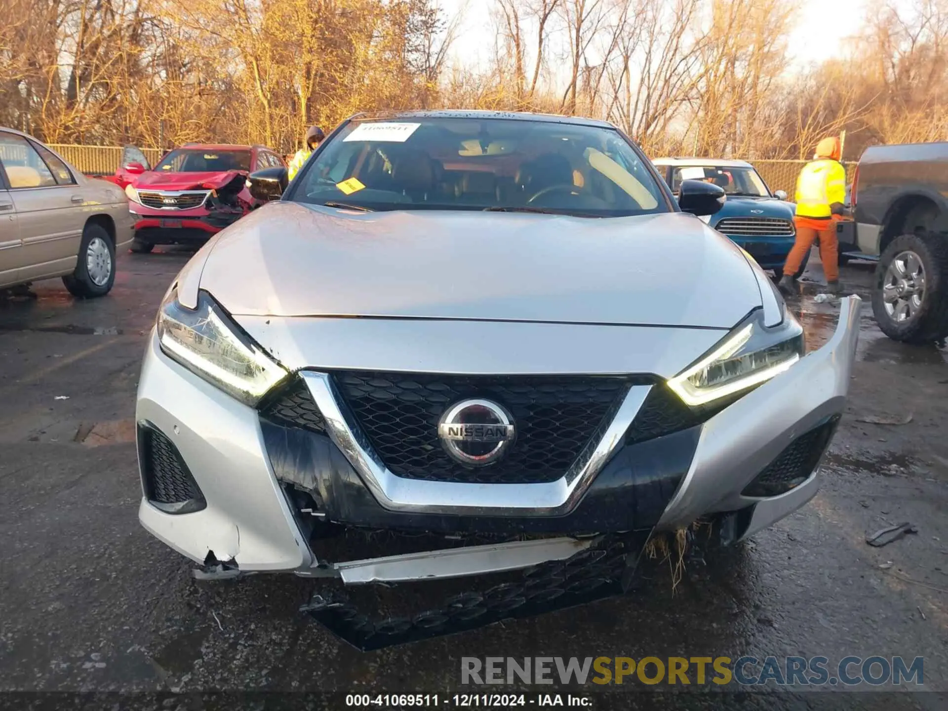 12 Photograph of a damaged car 1N4AA6AV0KC369995 NISSAN MAXIMA 2019