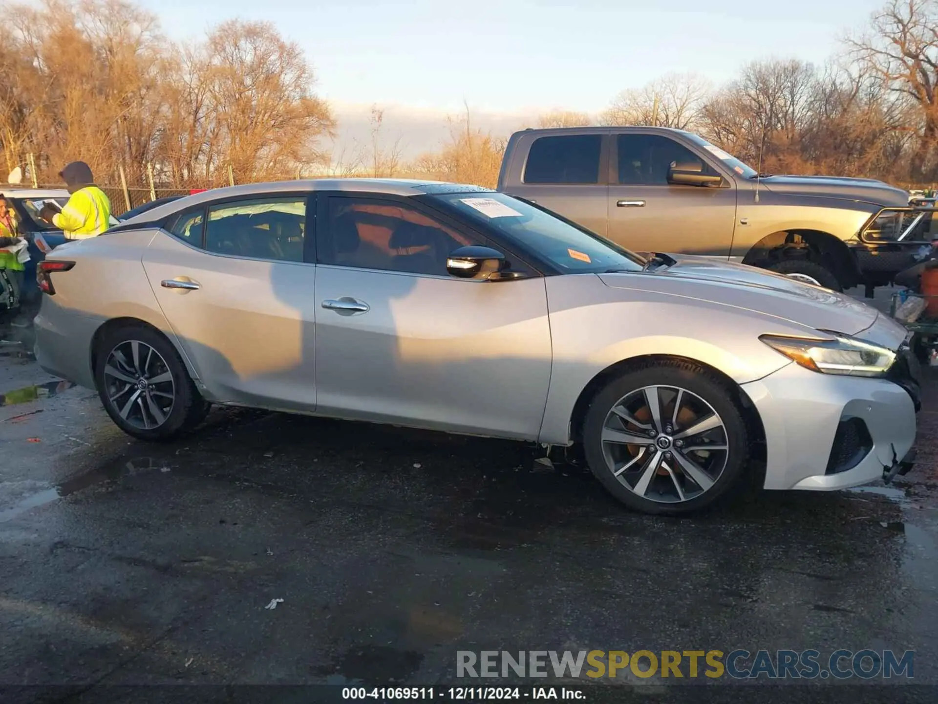 13 Photograph of a damaged car 1N4AA6AV0KC369995 NISSAN MAXIMA 2019