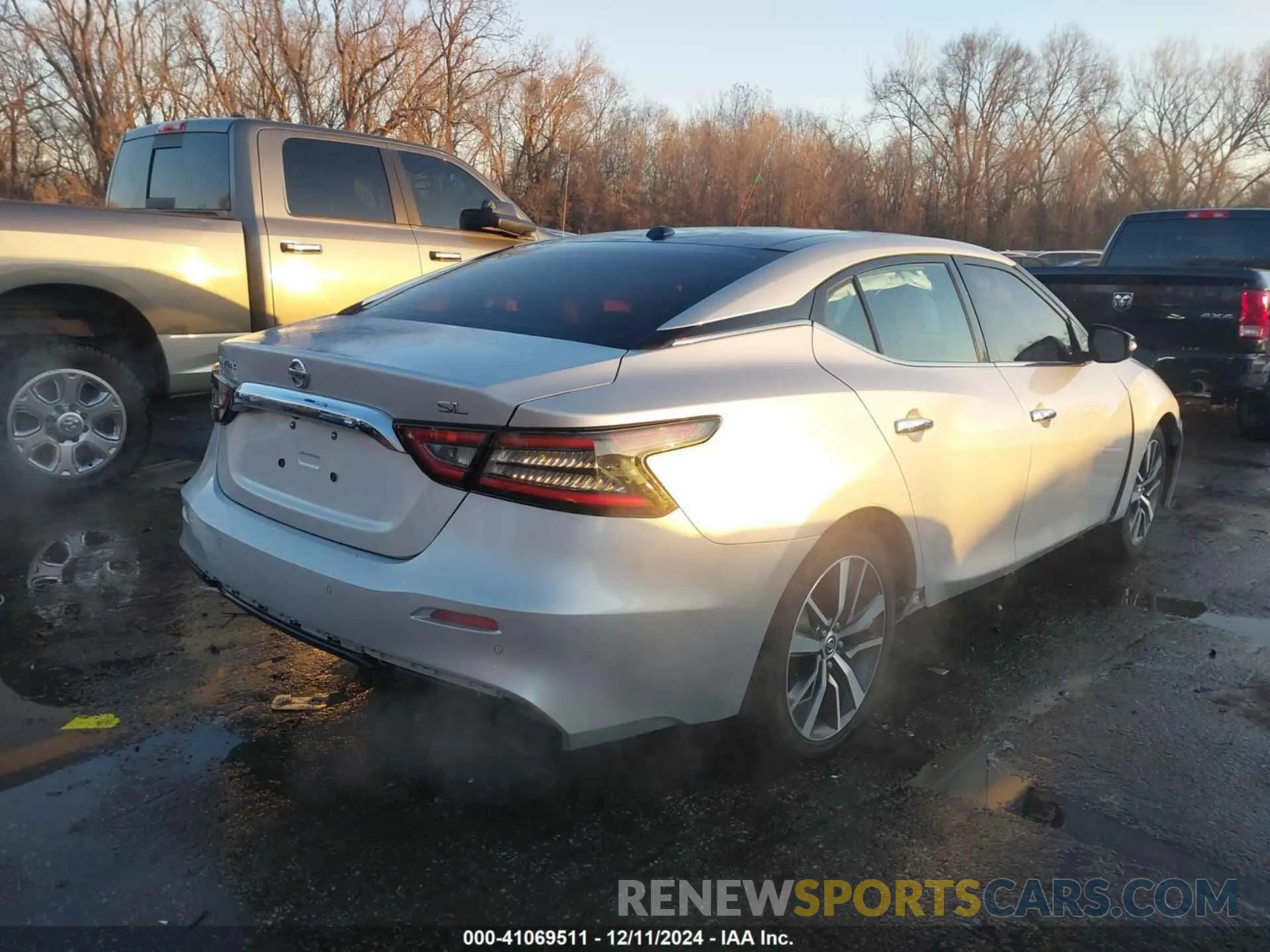 4 Photograph of a damaged car 1N4AA6AV0KC369995 NISSAN MAXIMA 2019