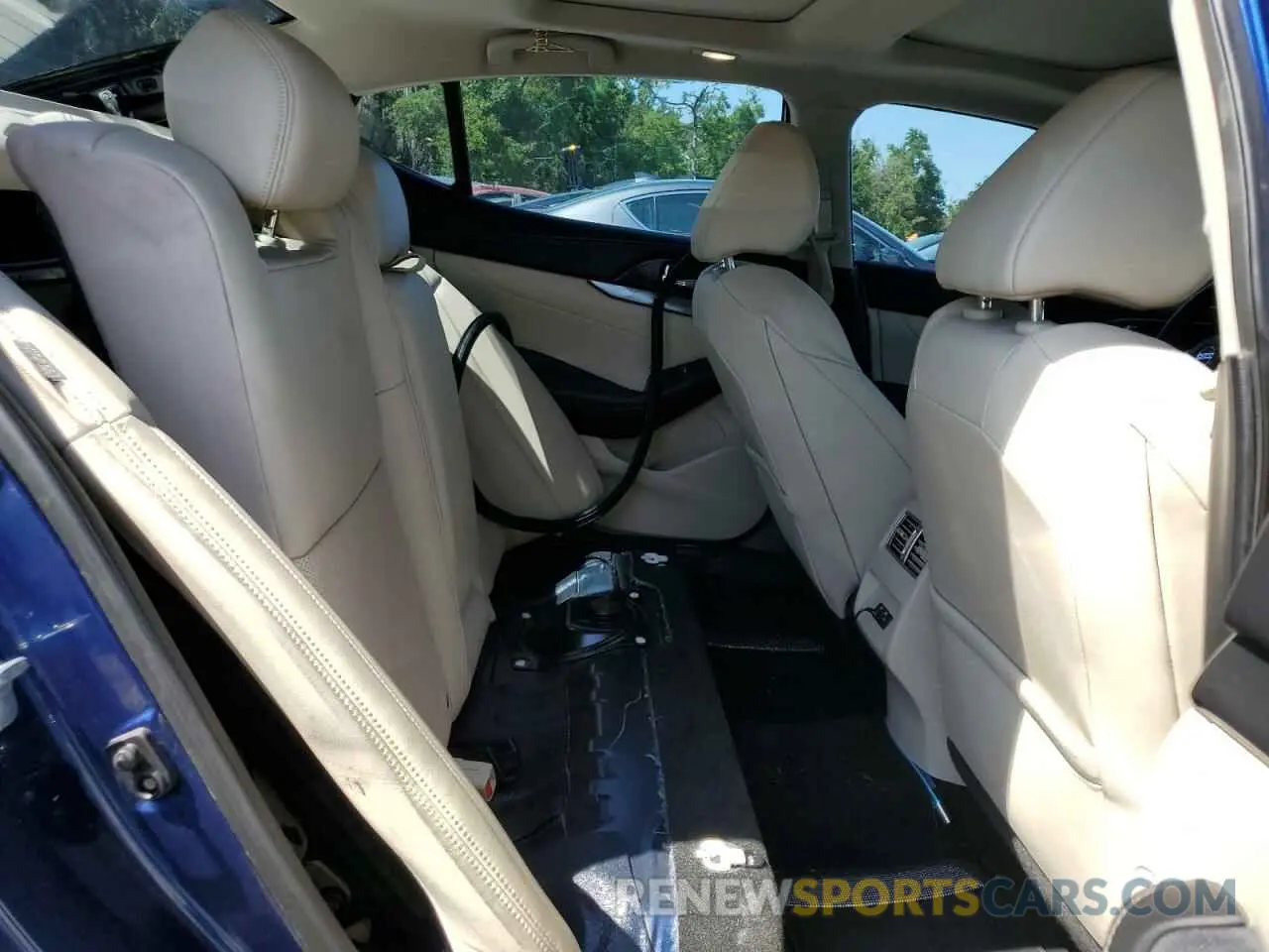 10 Photograph of a damaged car 1N4AA6AV0KC373397 NISSAN MAXIMA 2019