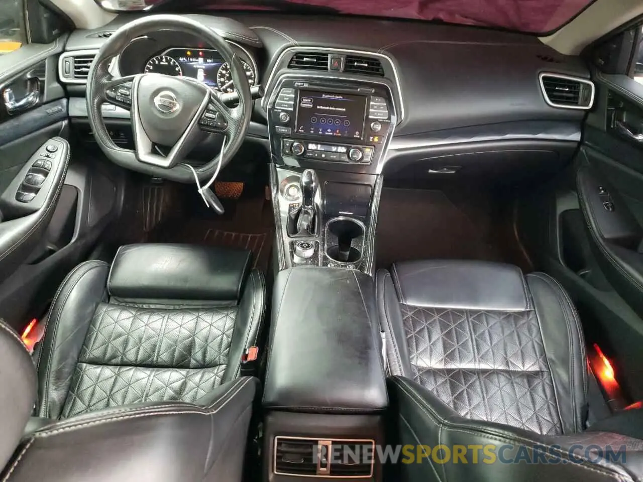 8 Photograph of a damaged car 1N4AA6AV0KC374128 NISSAN MAXIMA 2019