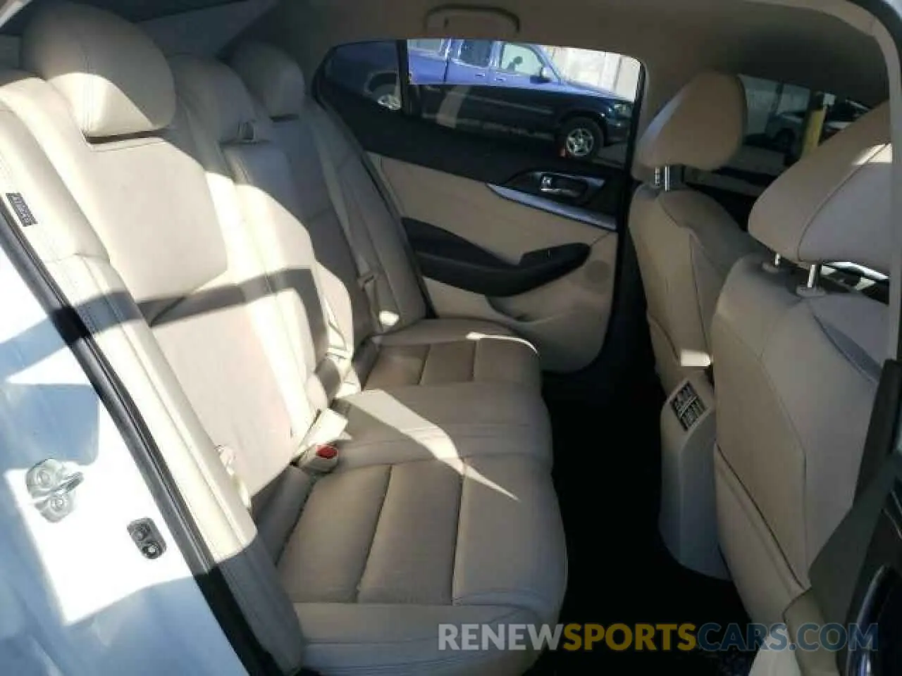 10 Photograph of a damaged car 1N4AA6AV0KC375361 NISSAN MAXIMA 2019