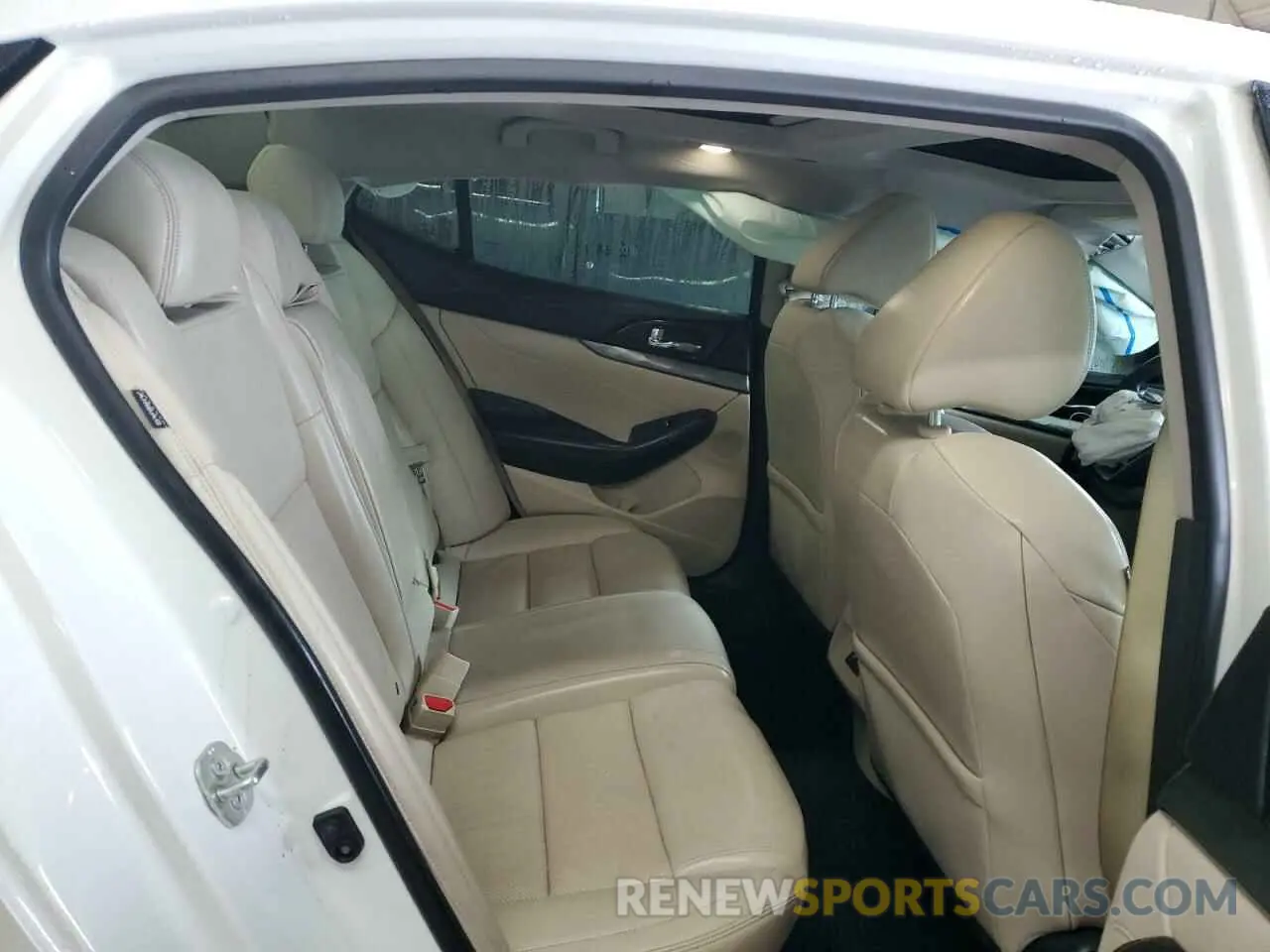 10 Photograph of a damaged car 1N4AA6AV0KC378681 NISSAN MAXIMA 2019